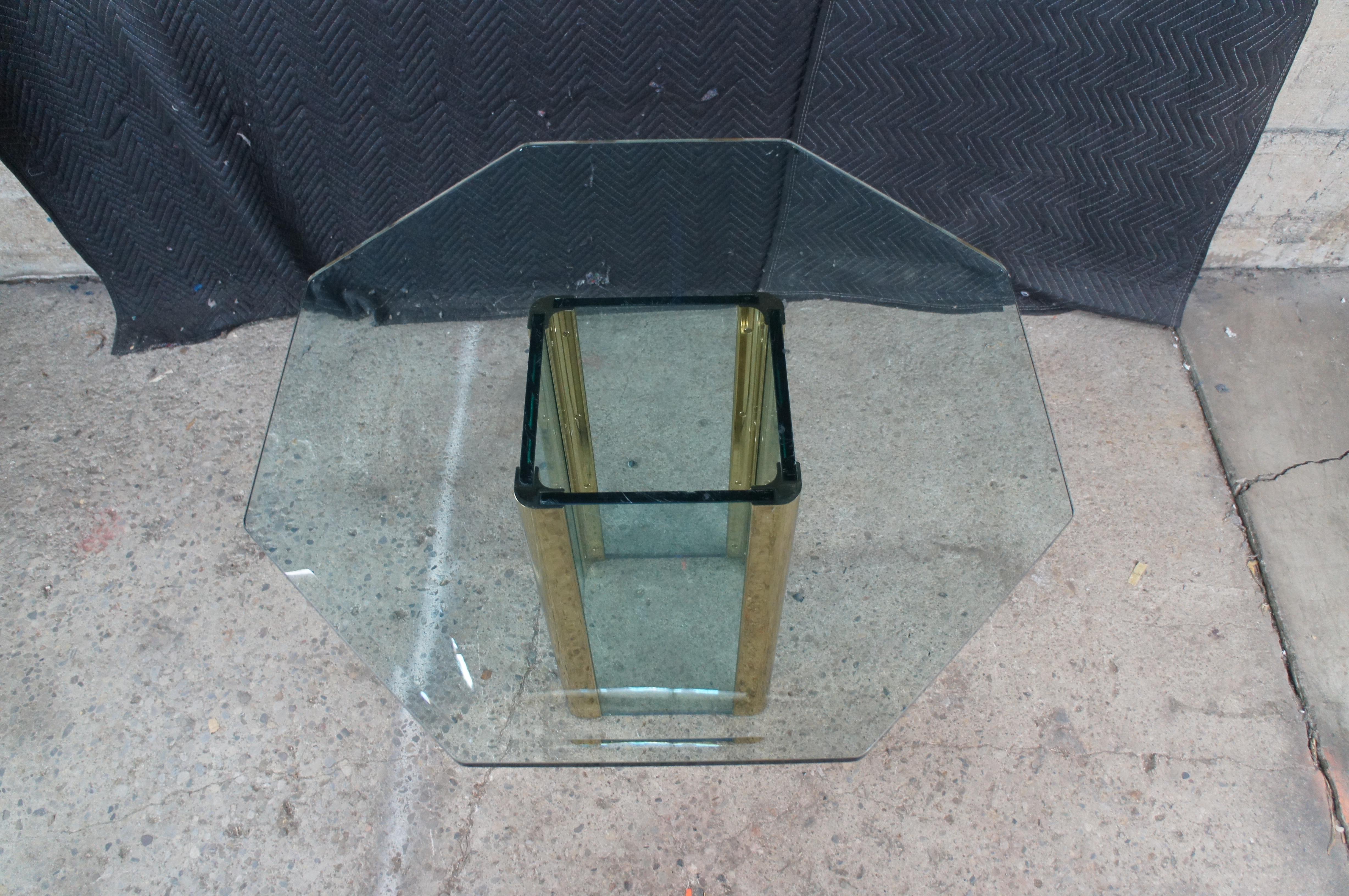 20ième siècle Hollis Jones Style Hollywood Regency Beveled Glass Brass Dining Breakfast Table en vente