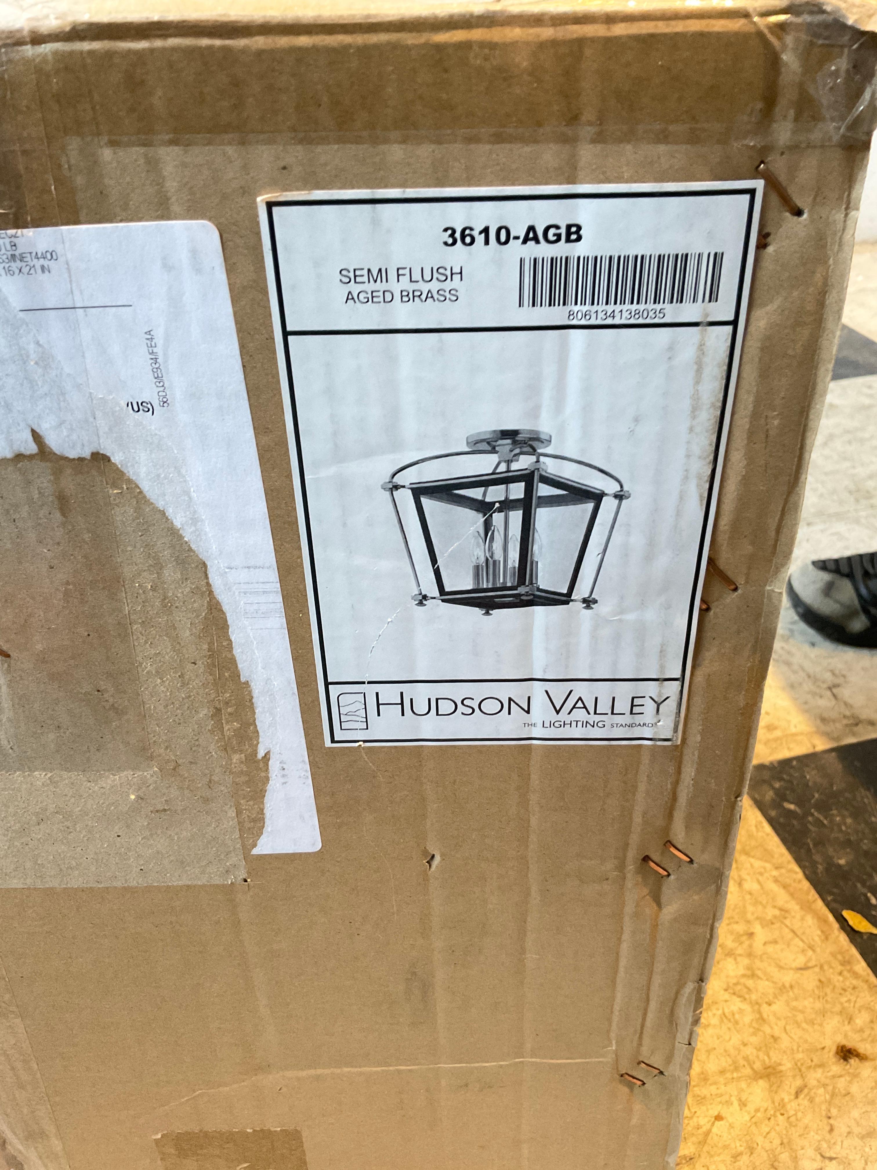 Hollis Halbflush-Laterne aus gealtertem Messing von Hudson Valley 3610-AGB im Zustand „Hervorragend“ im Angebot in Tarrytown, NY