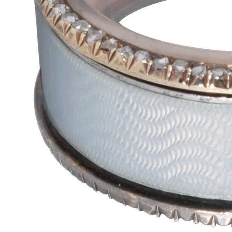 Hollming Faberg Silber Pill Box mit weißer Emaille und Diamant (Rosenschliff) im Angebot