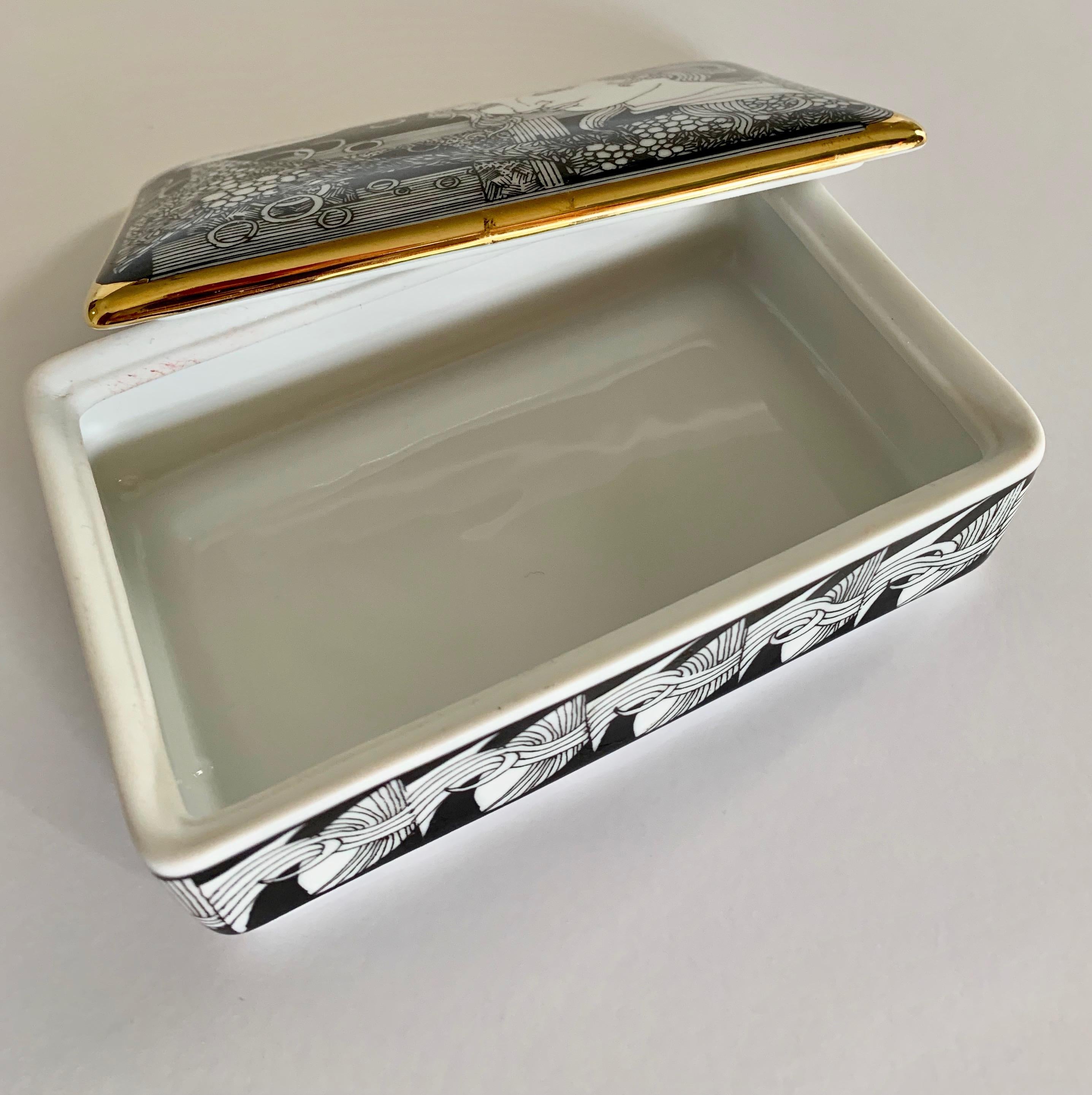 Hand-Painted Hollohaza Hand Painted Gilt Porcelain Lidded Box
