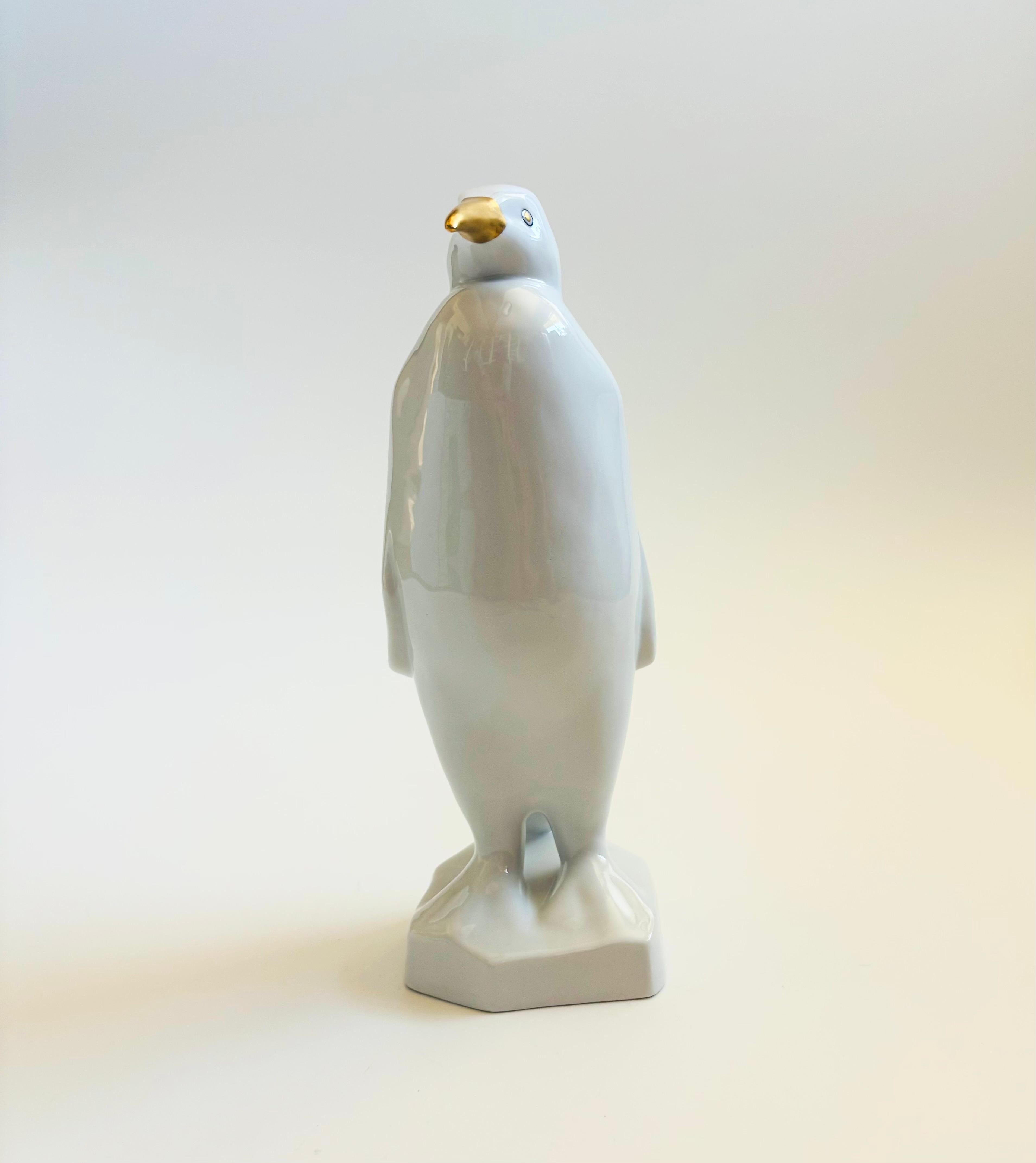 Hongrois Hollohaza Pingouin en porcelaine hongroise en vente