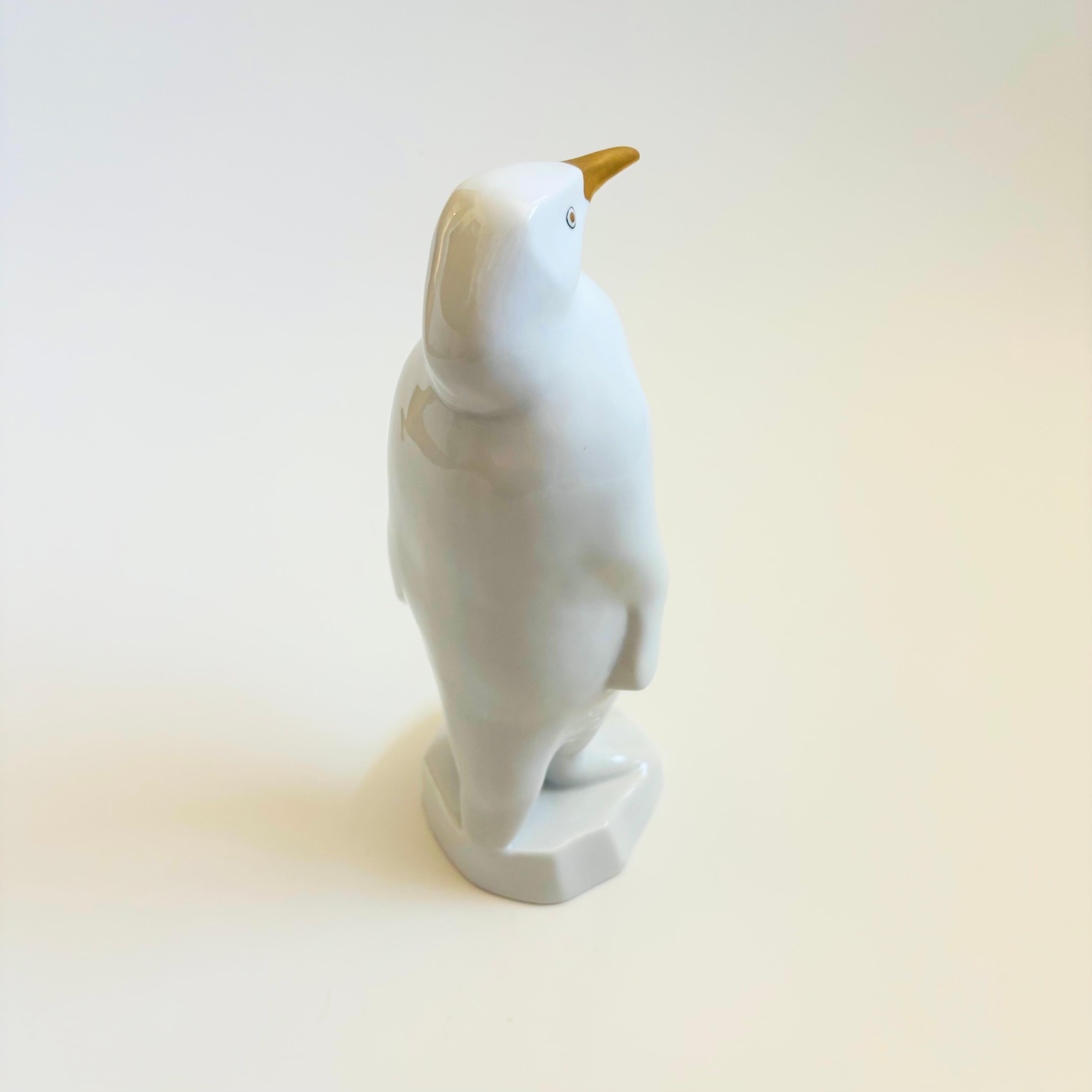 Hollohaza Pingouin en porcelaine hongroise Bon état - En vente à Fairfield, CA