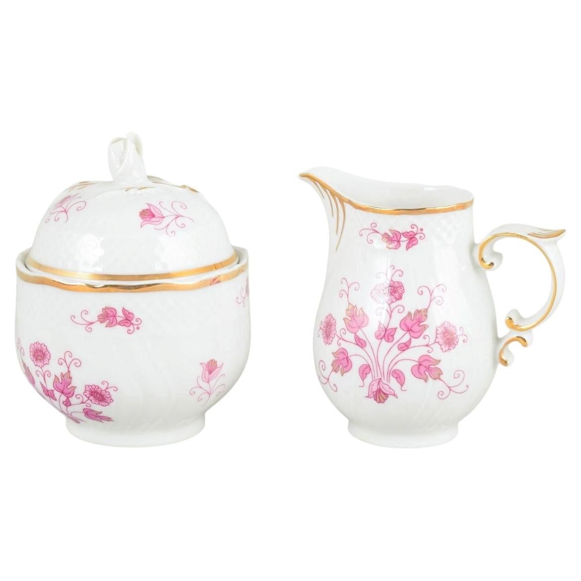 Hollóháza, Hungary. Creamer and lidded sugar bowl in porcelain. Mid-20th C. For Sale