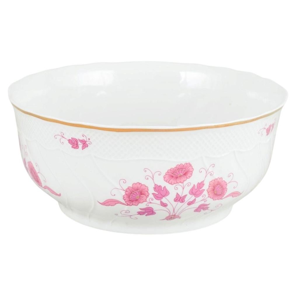 Hollóháza, Hungary. Large serving bowl in porcelain. Mid-20th C. For Sale
