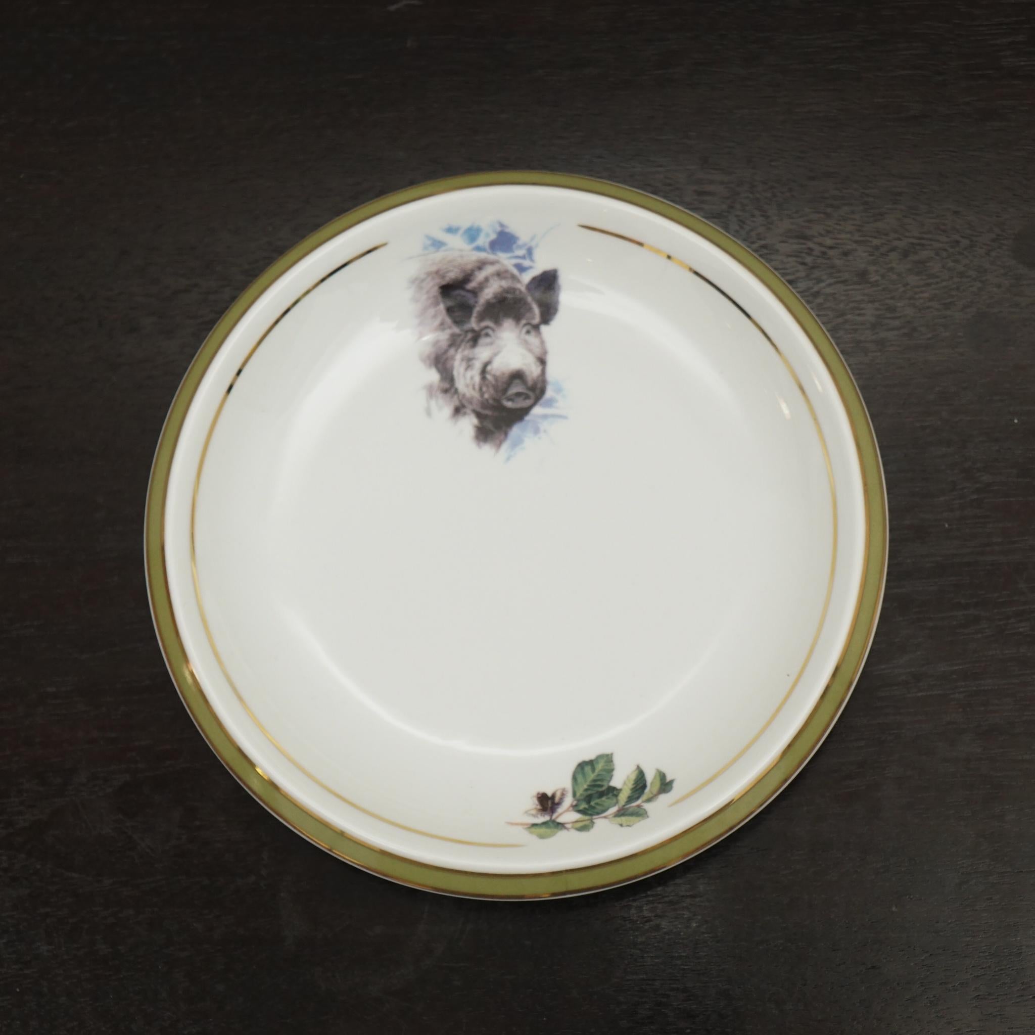 Other Hollohazi Porcelain Dinnerware Set for Six plus Serving Pieces For Sale