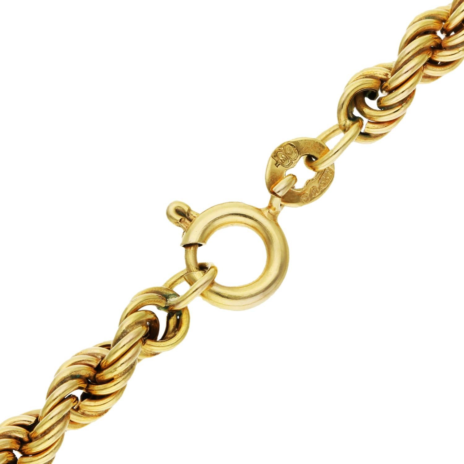 Descubre la elegancia atemporal de nuestra Cadena de Cuerda Hueca de Oro Amarillo de 9 ct. Con una impresionante longitud de 28 pulgadas y un calibre de 4,25 mm, esta cadena desprende un encanto vintage que complementa cualquier atuendo,