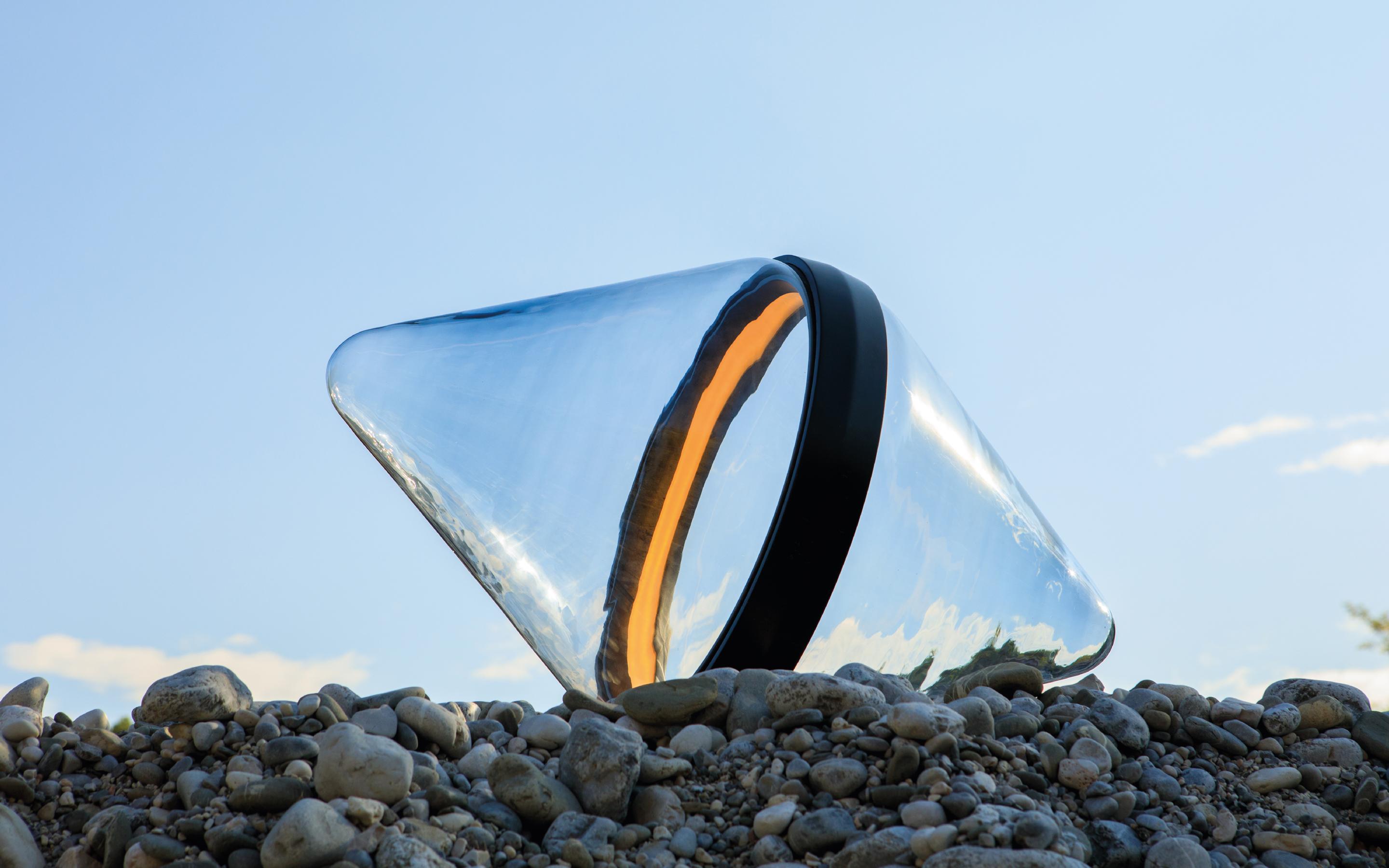 Hollow by Dan Yeffet - Skulpturale Stehlampe aus mundgeblasenem Muranoglas (Glas) im Angebot