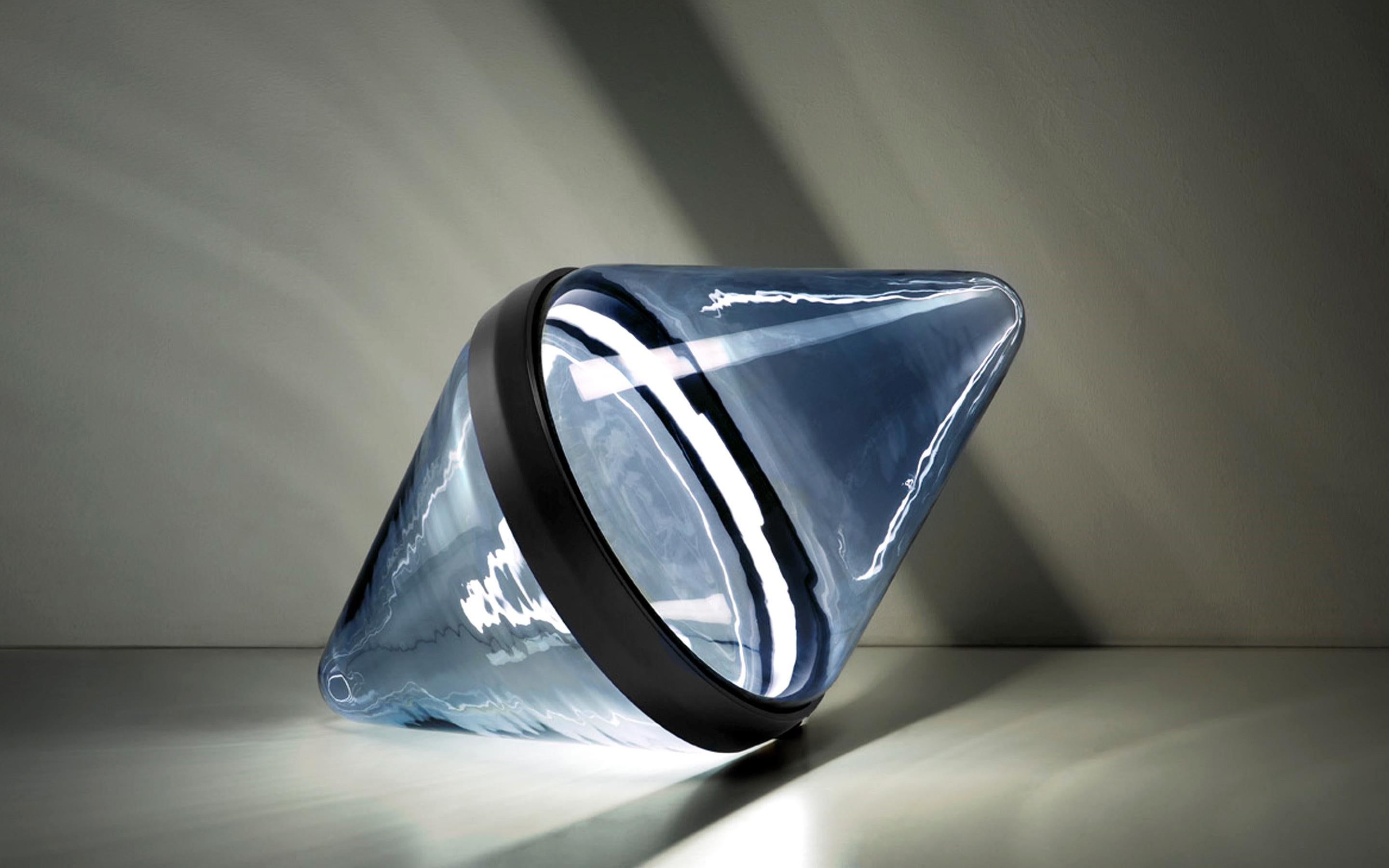 Hollow by Dan Yeffet - Skulpturale Stehlampe aus mundgeblasenem Muranoglas im Angebot 1