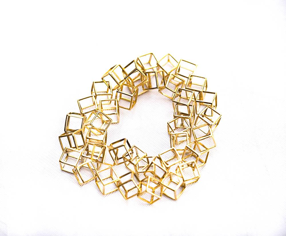 Contemporary  18 Karat Yellow Gold, Hollow Geometric Cubes, Statement collier, For Sale