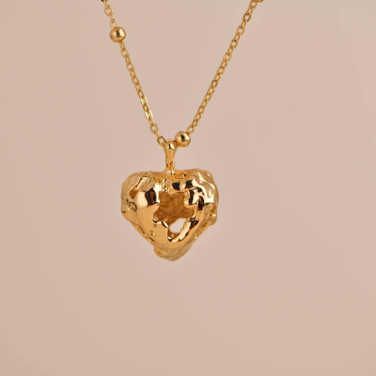 Hollow Heart Textured Necklace For Sale 4