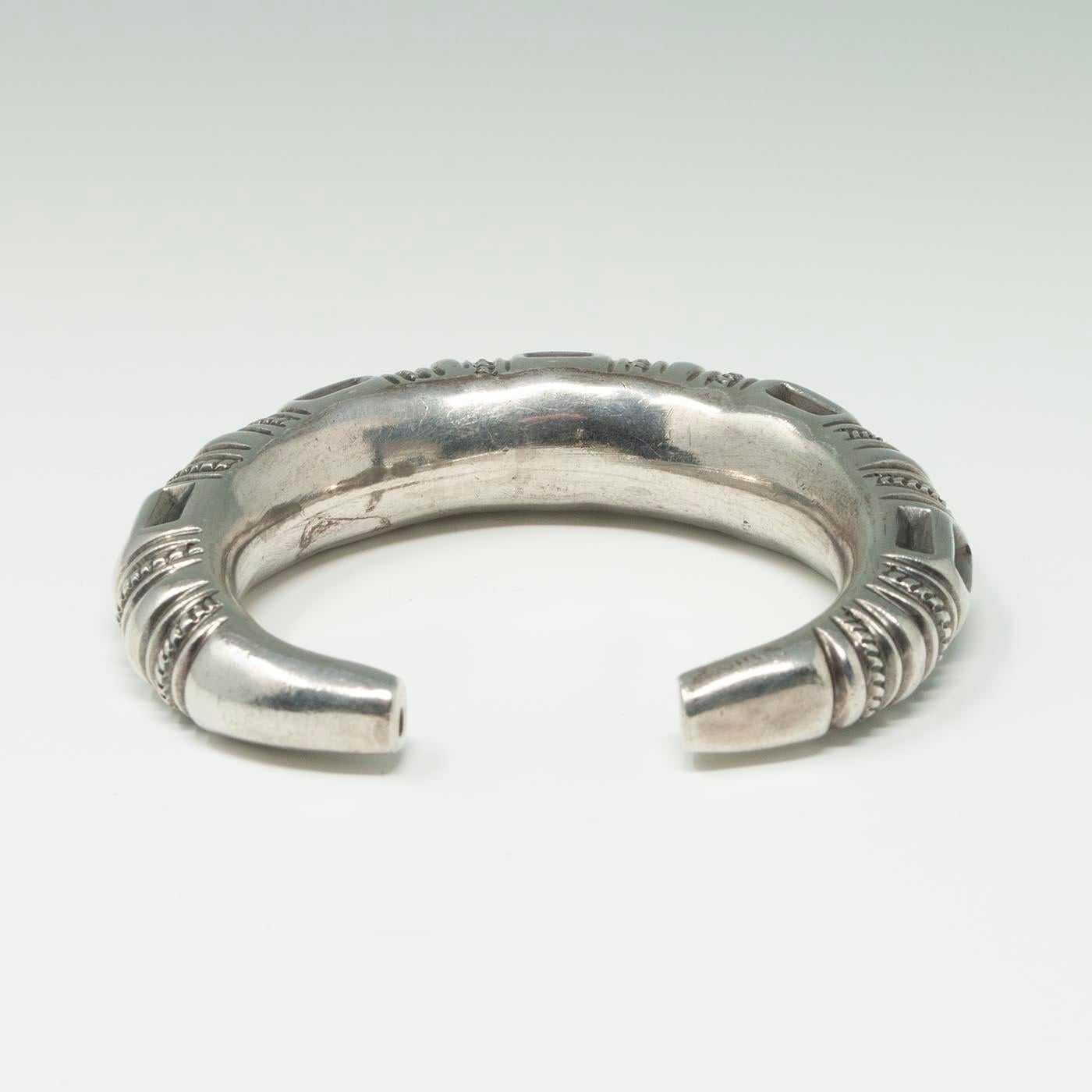 Bracciale in argento cavo dalla Cina In condizioni buone in vendita a Point Richmond, CA