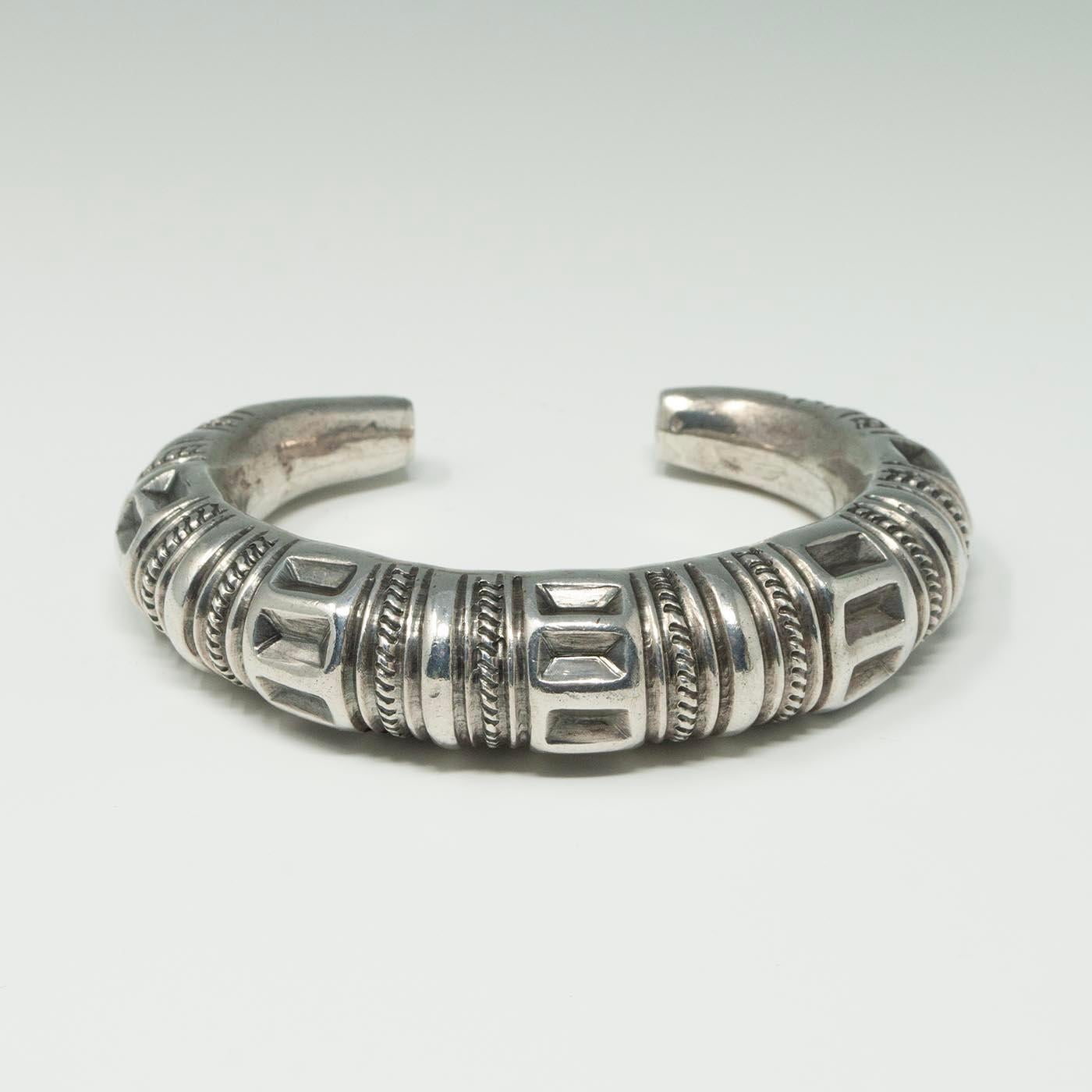 Bracciale in argento cavo dalla Cina in vendita 2