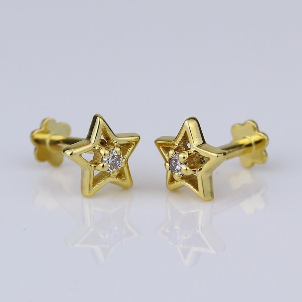 Hollow Star Diamond Stud Earrings in 14k Solid Gold (Certified) In New Condition For Sale In New Delhi, DL