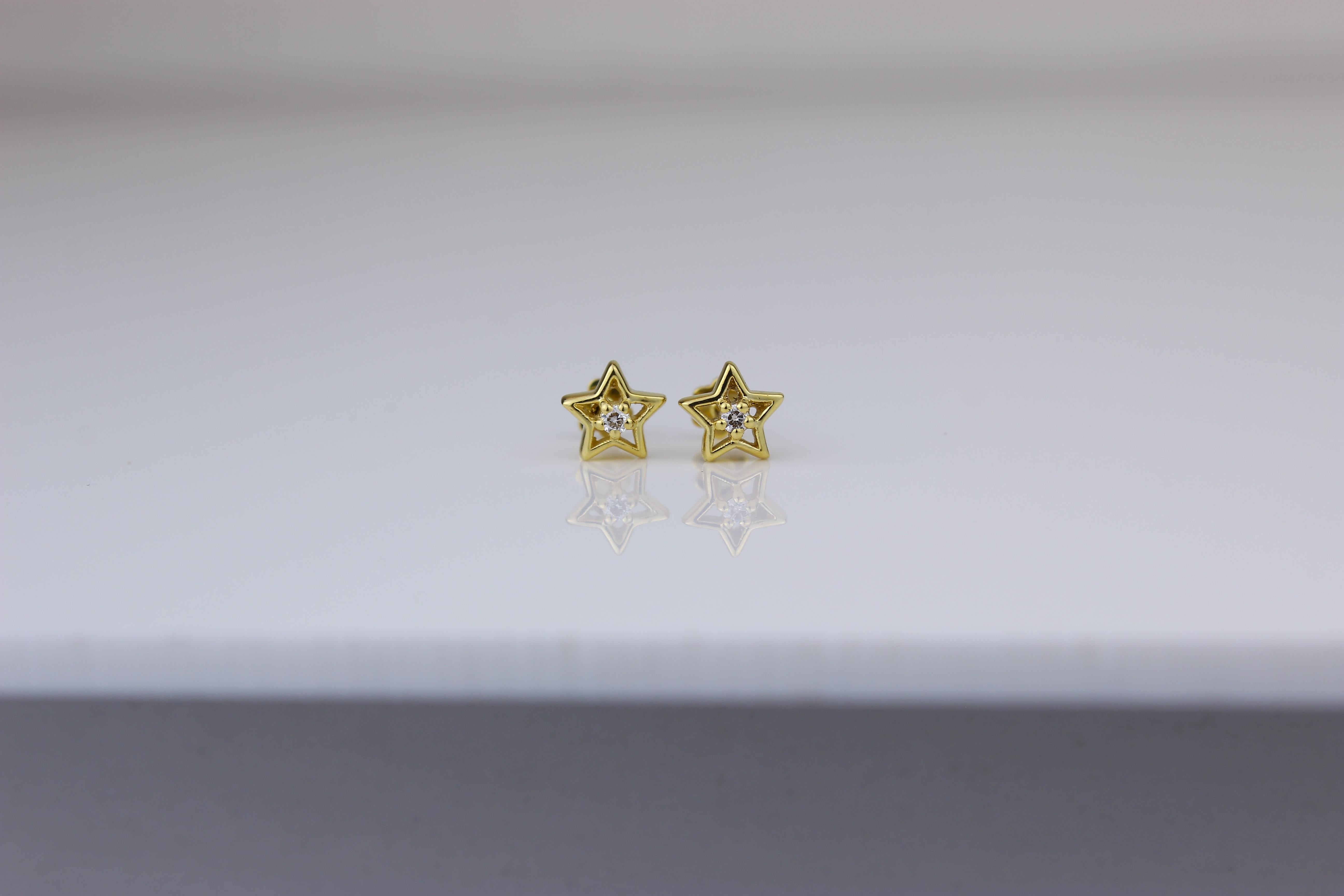 Women's Hollow Star Diamond Stud Earrings in 14k Solid Gold (Certified) For Sale