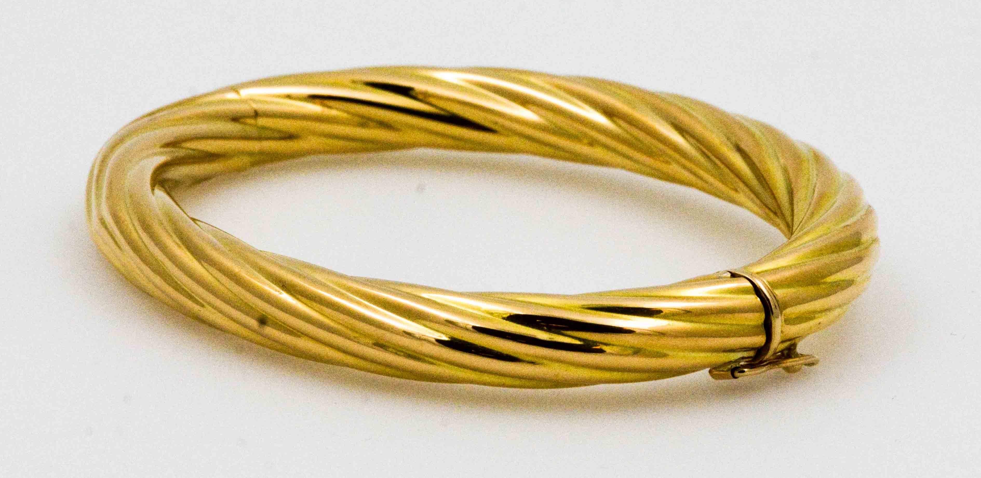 Hollow Twist 18 Karat Yellow Gold Bangle Bracelet  In Excellent Condition In Dallas, TX