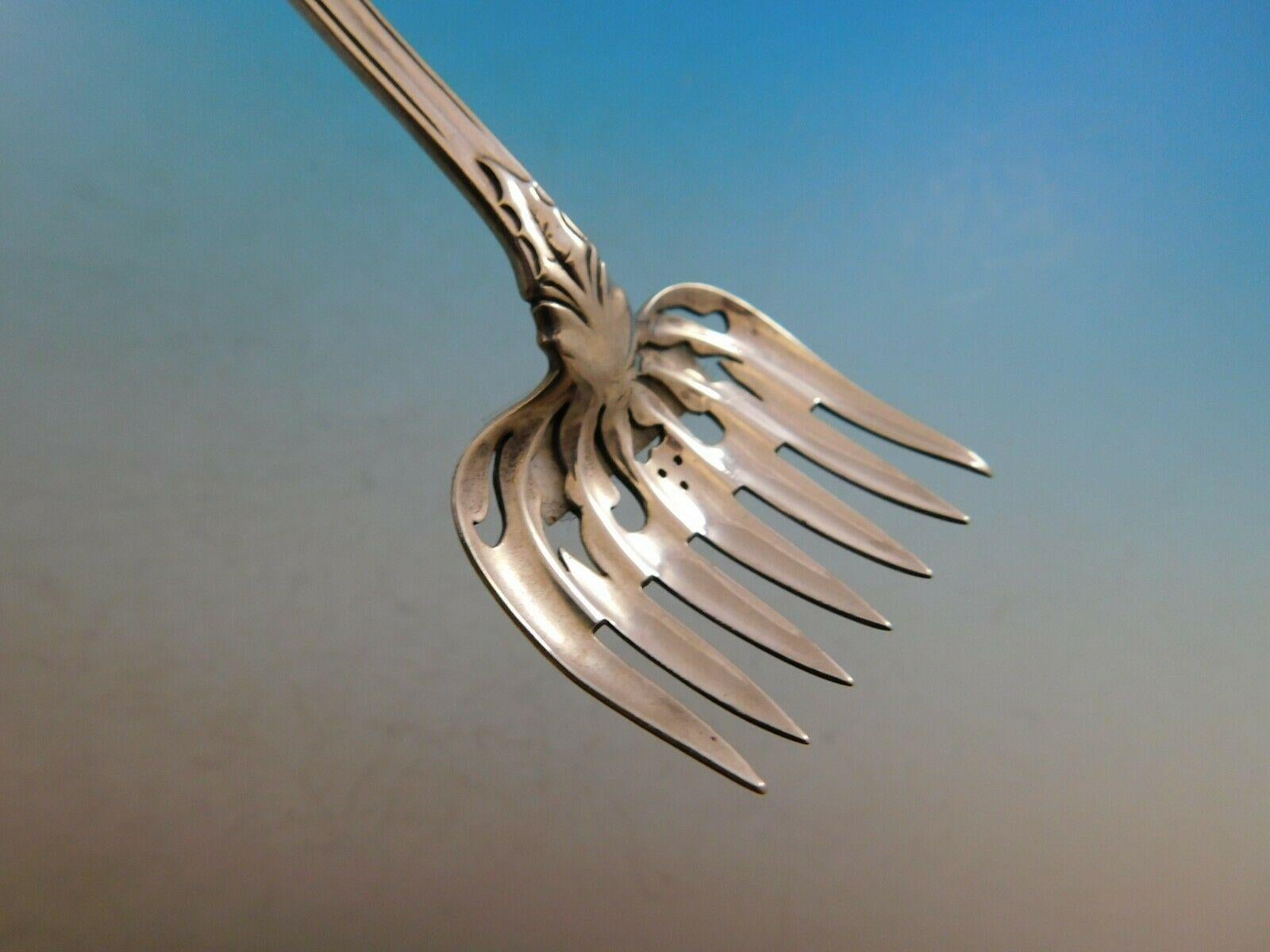 Beautiful sterling silver Hors D'Oeuvre Fork measuring 5 1/4