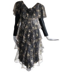 Holly Harp - Robe à volants en jersey mat et filet brodé de papillons dorés, années 1970