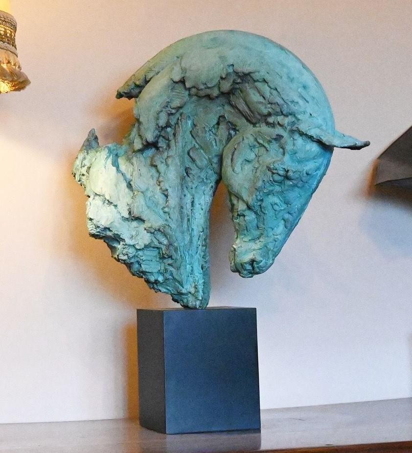 Questa è la versione da tavolo del bronzo monumentale alto 4 metri collocato nel Royal Enclosure durante il Royal Ascot di quest'anno. Creata da Holly Hickmore, astro nascente della scultura equina contemporanea, nel suo studio dell'Hampshire,