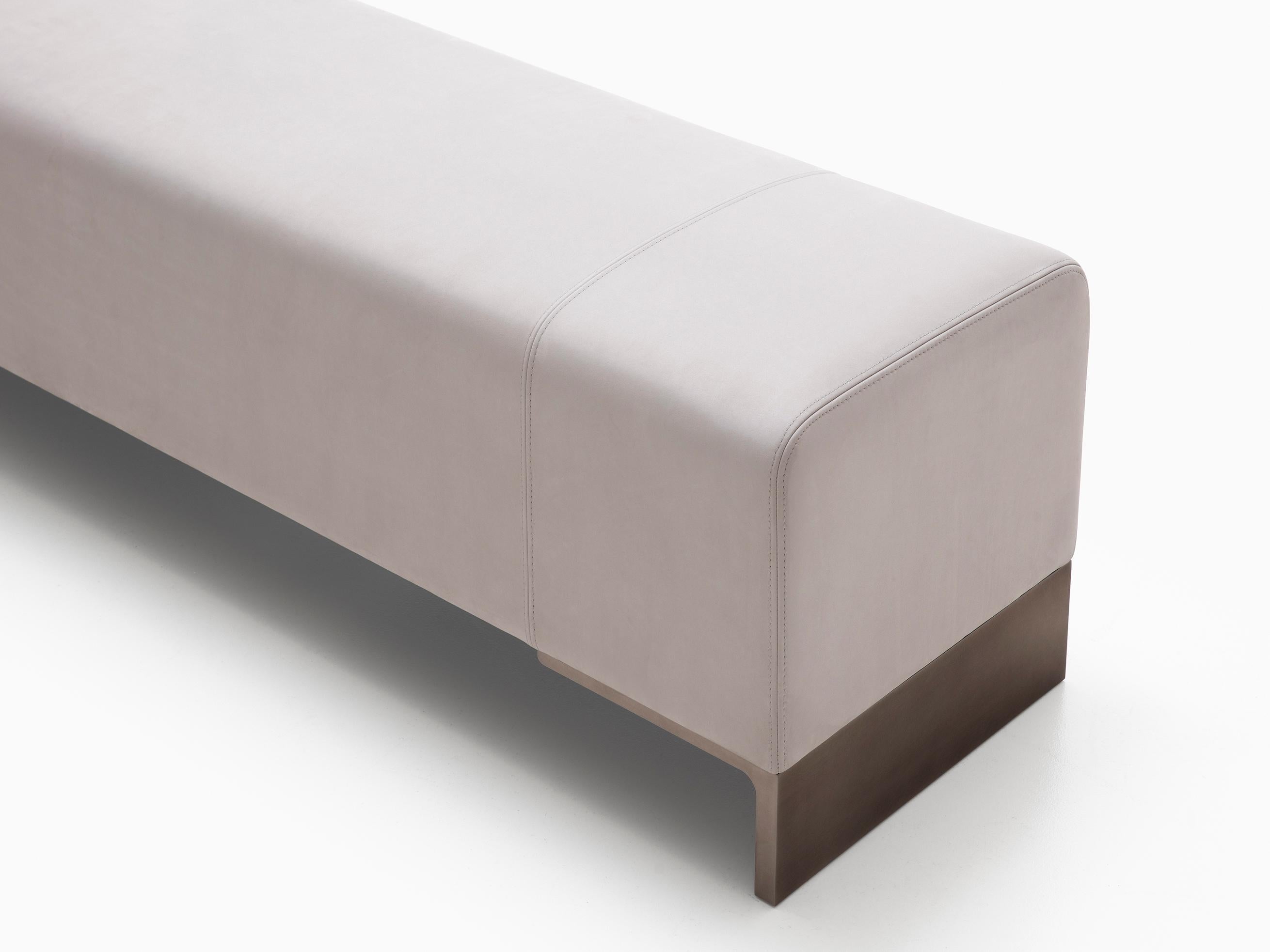 HOLLY HUNT Arakan bench in Metal Silver Smoke Finish with Leather Upholstery. A voluminous bench that brings gravity and softness to any room, ideal at the foot of the bed. Beautiful and modern with a gorgeous brushed metal base. Upholstered in our