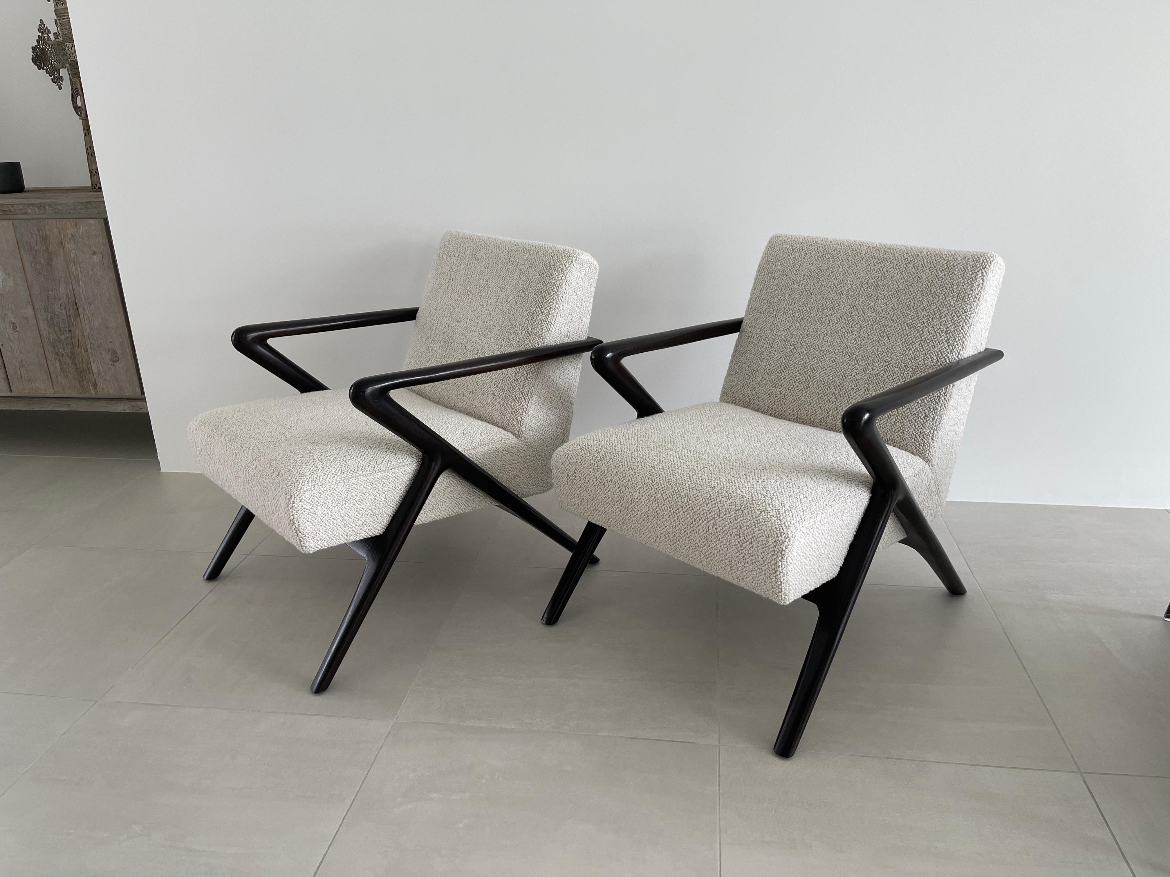 A lovely pair of Holly Hunt Capri chairs redone in a luxurious Kravet fabric. These were purchased directly from Holly Hunt in 2015 and redone A couple of years ago in this Kravet fabric which is a linen/wool/viscose blend. In excellent condition.