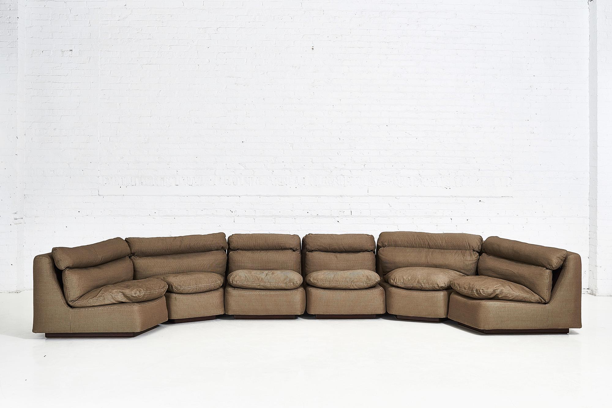 Holly Hunt curved modular 6 piece sectional, 1990. Original upholstery.