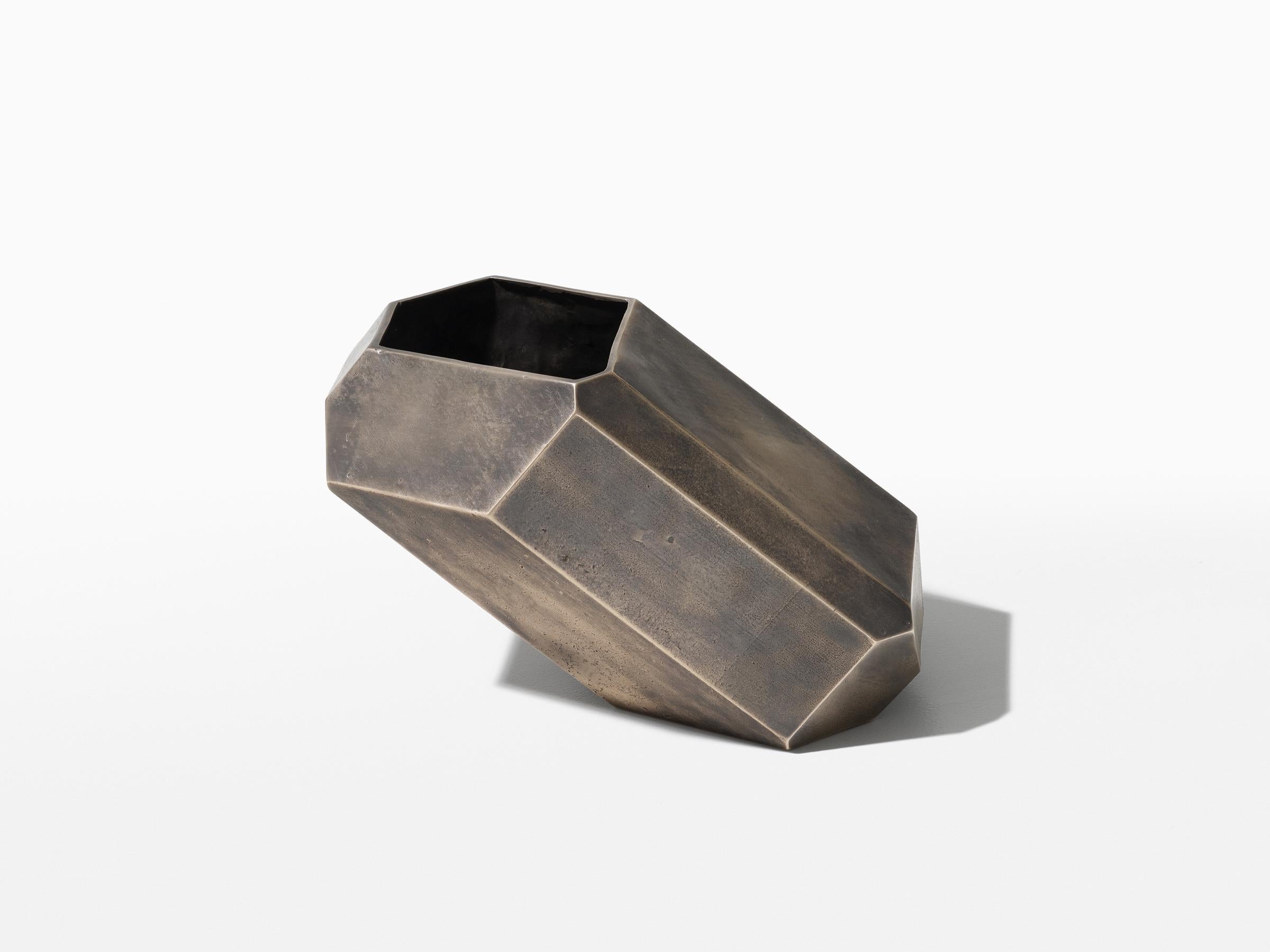 Holly Hunt Faceted block vertical vase in bronze by Stefan Gulassa

Faceted Block Vase Vertical

Stefan Gulassa was born the youngest of six in a highly creative family that continues to influence his work. After studying Industrial Design in