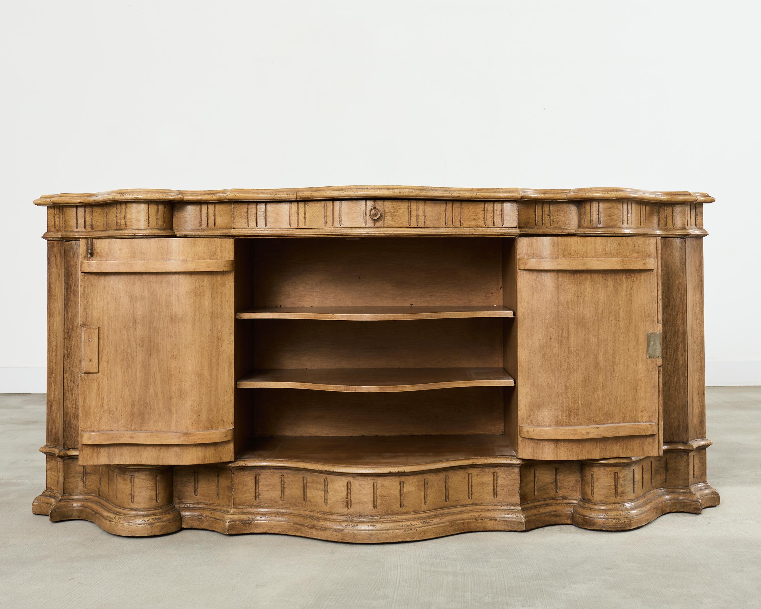 Holly Hunt for Therien Studio Serpentine Sideboard or Buffet In Good Condition For Sale In Rio Vista, CA
