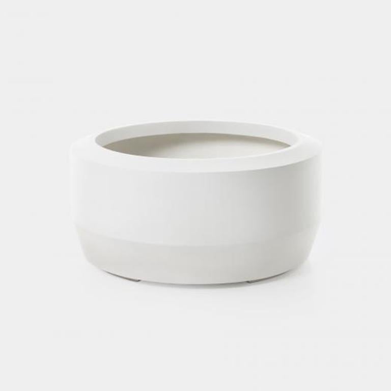 Holly Hunt Fugu small hollow cast concrete outdoor planter in polar white finish

Fugu Planter Sz 2, Polar White

Additional Information:
Material: Hollow Cast Concrete
Finish: Polar White
Dimensions: Ø 30 x 14.25 H inch
Available in other