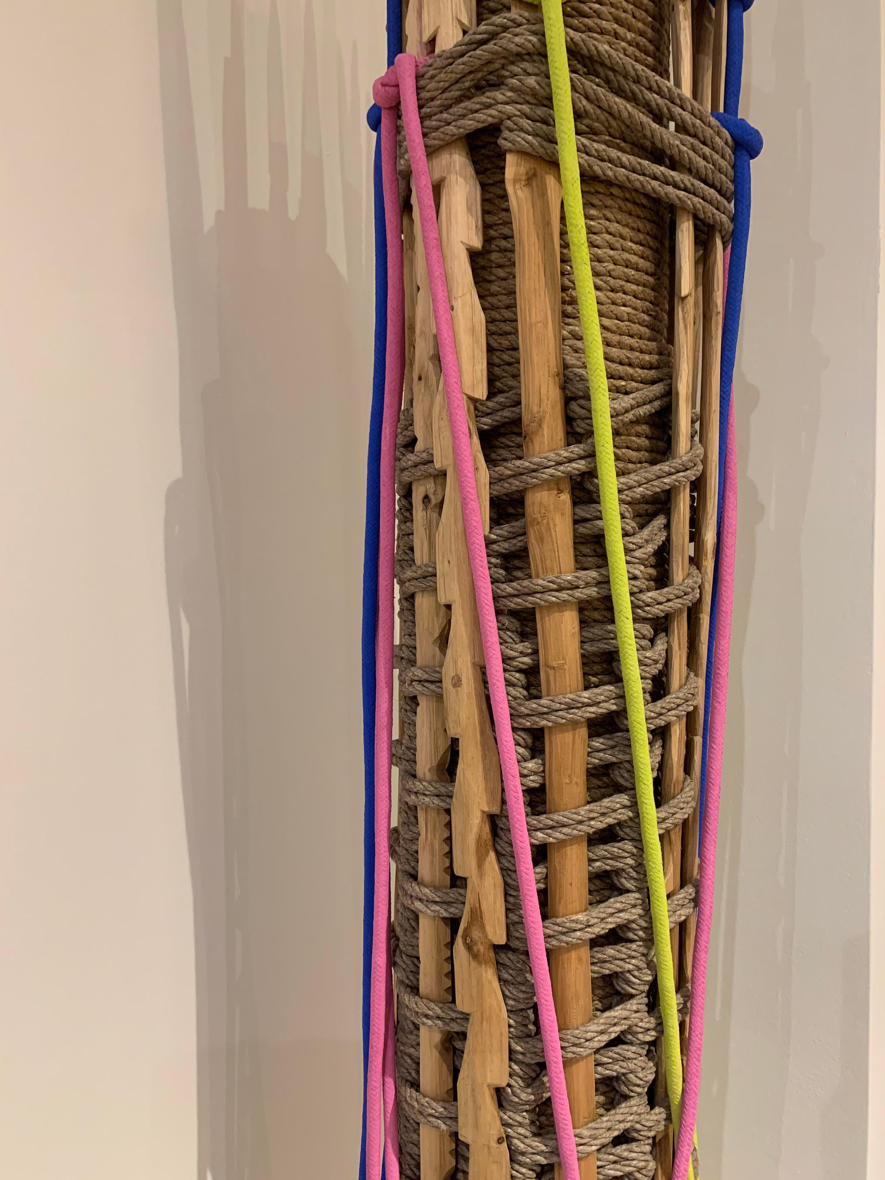 Totem dei cacciatori di HOLLY HUNT in Wood, cotone e corda di Christian Astuguevieille in vendita 1