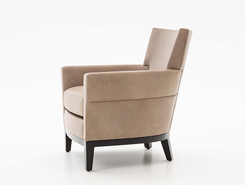 Holly Hunt Jockey club chair with ebonized oak and beige upholstery

Additional Information:
Materials: Oak, upholstery
Frame finish: Oak ebonized
COM: Duke/Dark knight
Dimensions: 28.5 W x 31 D x 32 H inch
Arm height: 23 inch
Seat height: