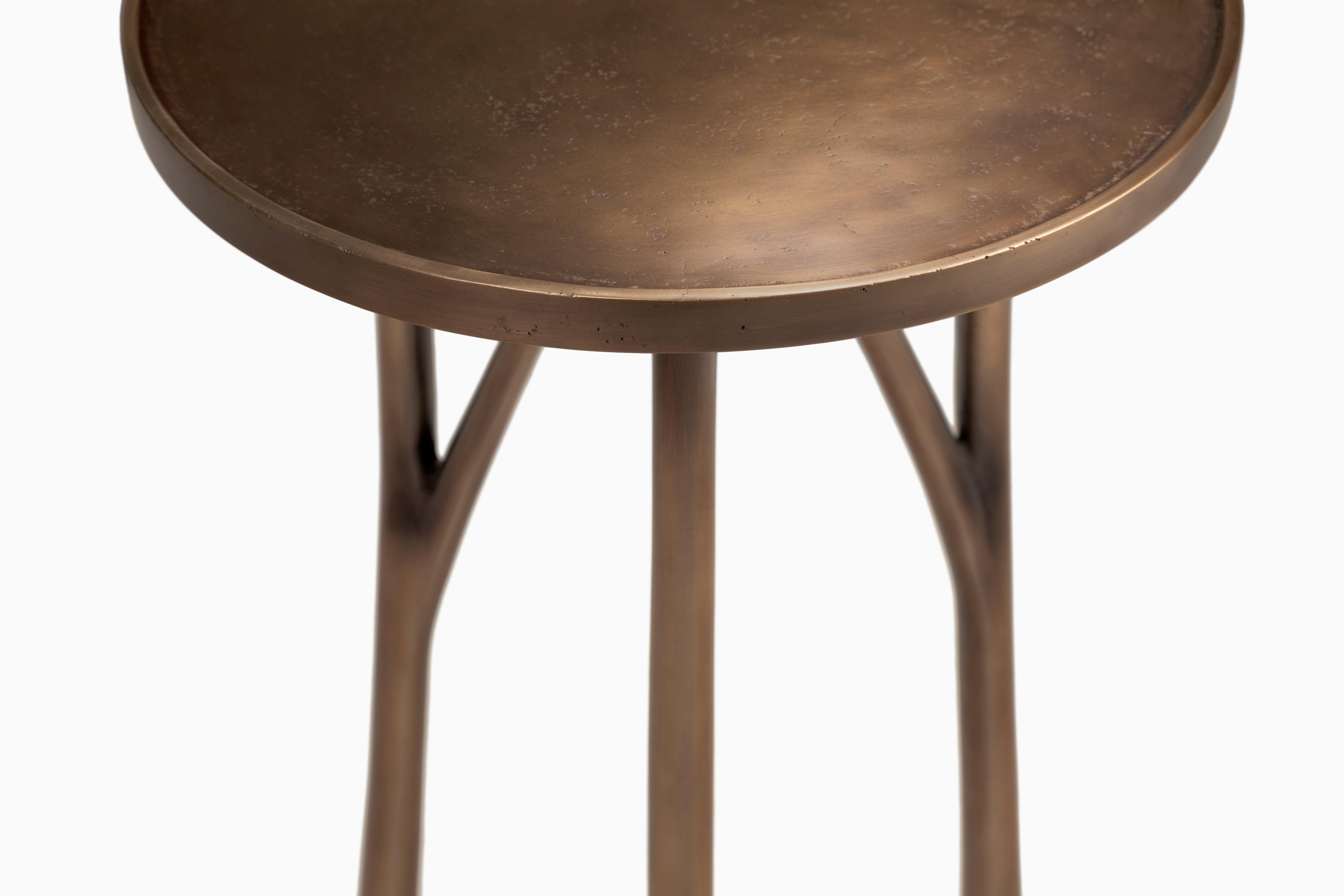 HOLLY HUNT Juniper round table in bronze monument light bronze patina finish. An iconic HOLLY HUNT cast bronze drink table; the perfect perch for your beverage, may it be shaken or stirred.


Additional Information:
Structure: Cast Bronze
Structure