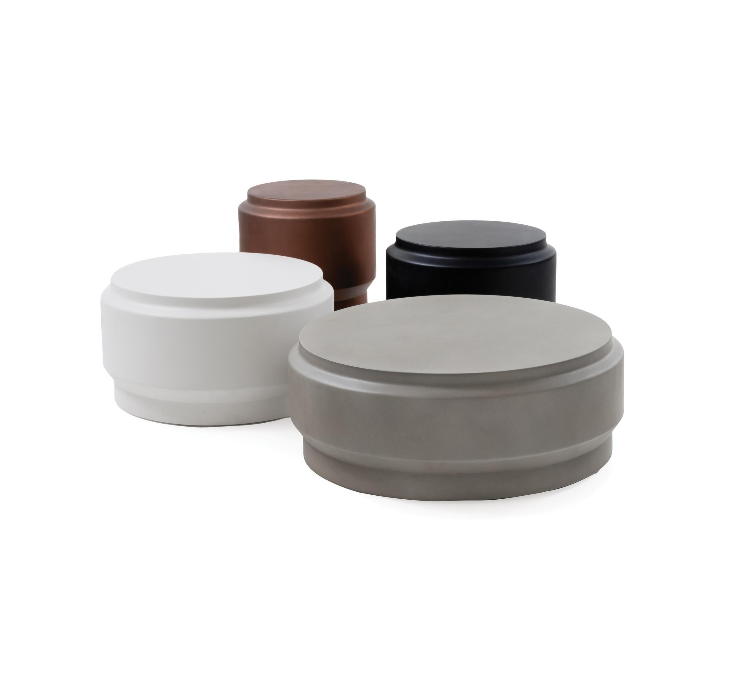 Playful and rhythmic. With their varying diameters and heights, these drum-like tables complement a range of configurations, whether indoors or out. They consist of fiberglass-reinforced concrete and come in basic geometric shapes that narrow toward