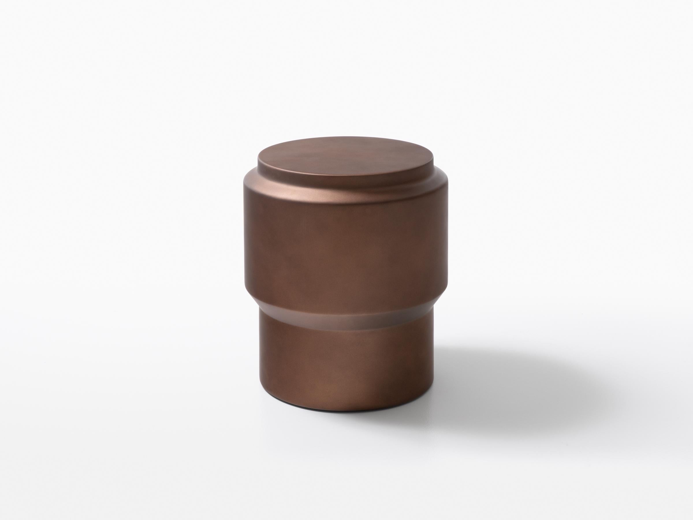 Playful and rhythmic. With their varying diameters and heights, these drum-like tables complement a range of configurations, whether indoors or out. They consist of fiberglass-reinforced concrete and come in basic geometric shapes that narrow toward