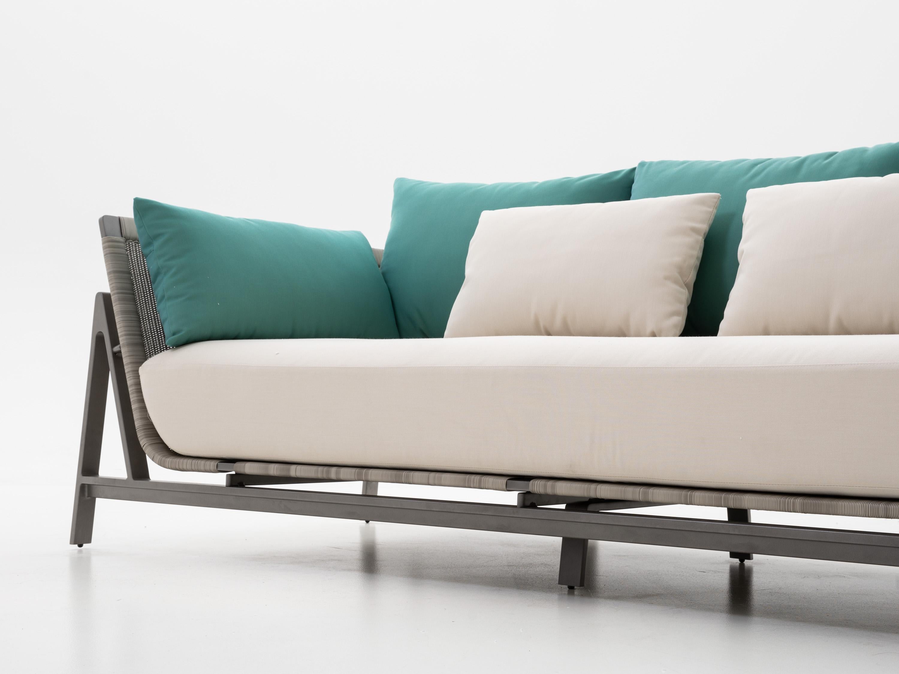 Modern HOLLY HUNT Outdoor Manta Ray Daybed with Oyster Base Finish & Woven Fiber Seat
