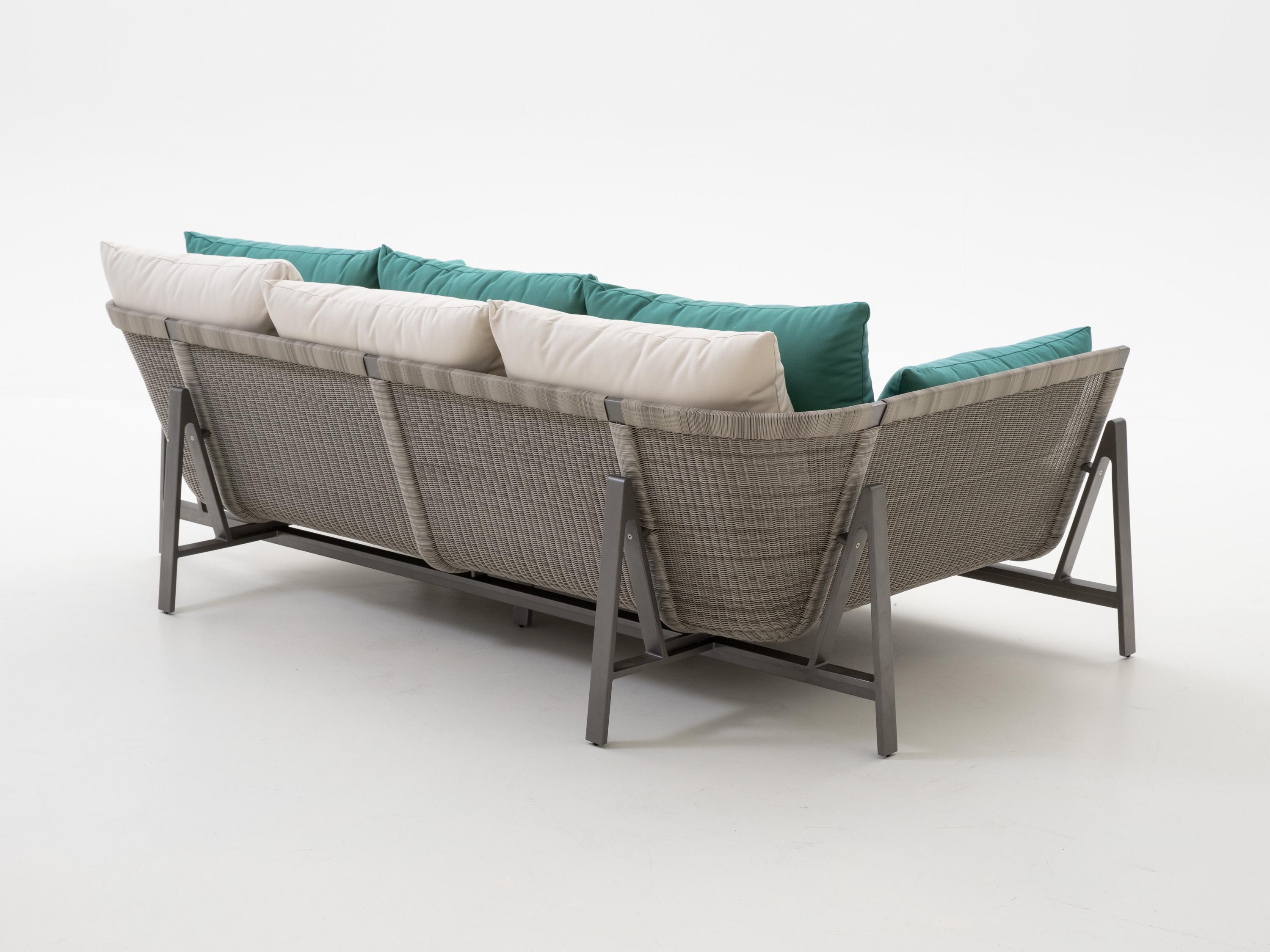 Powder-Coated HOLLY HUNT Outdoor Manta Ray Daybed with Oyster Base Finish & Woven Fiber Seat