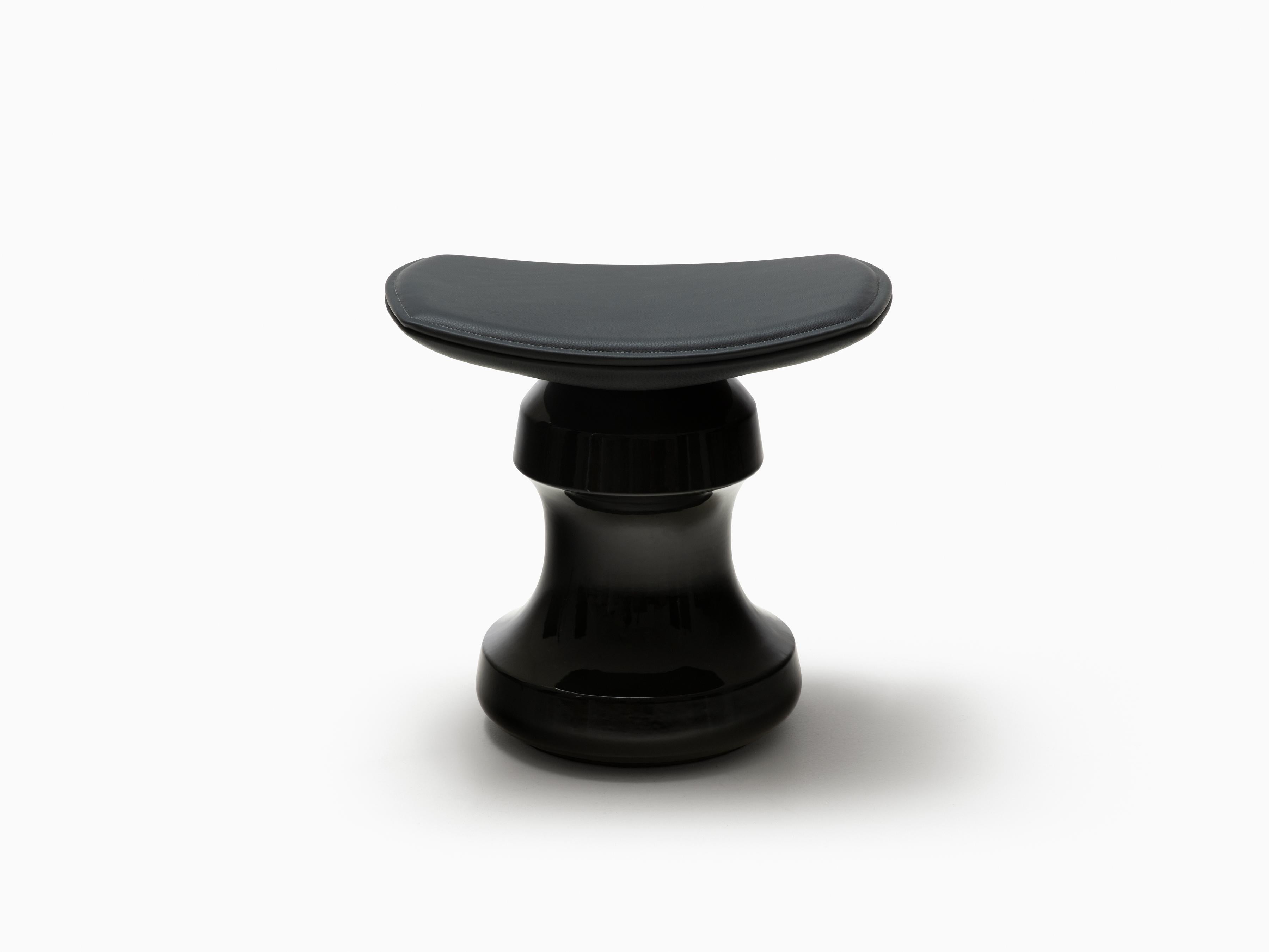 Moderne Tabouret ROI HOLLY HUNT en céramique noire & Siège en cuir noir