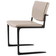 HOLLY HUNT Chaise de salle à manger Shadow en aluminium avec siège rembourré en cuir