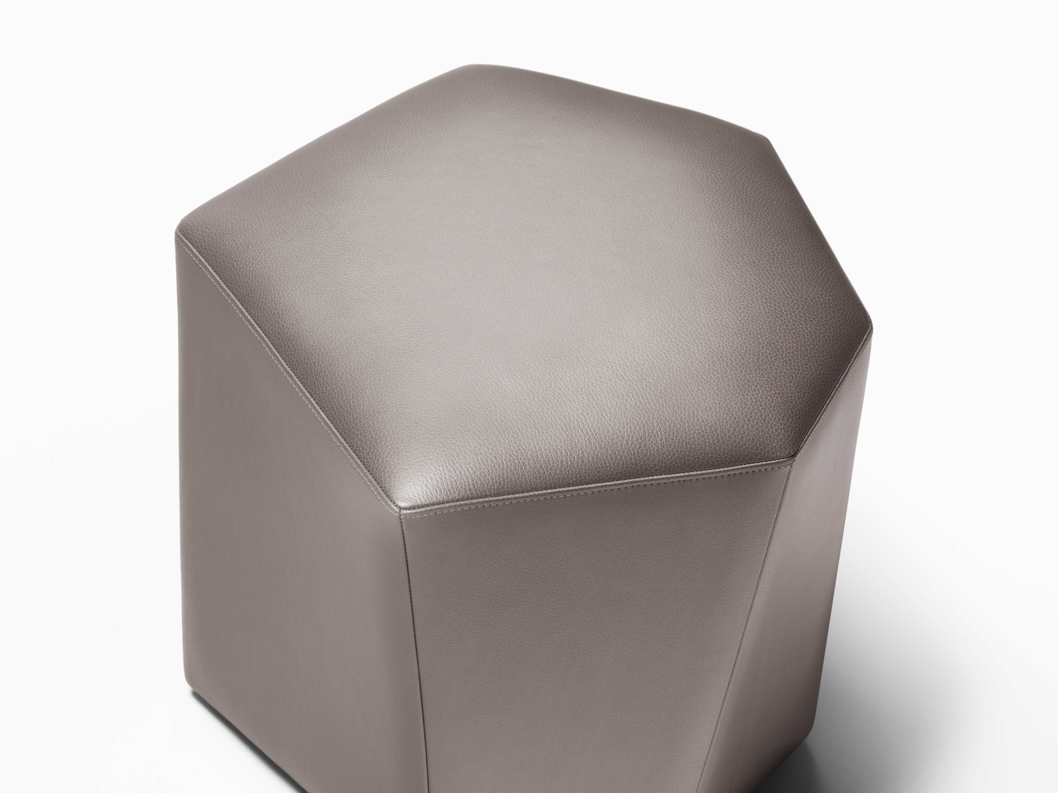 HOLLY HUNT Vrille ottoman in argento leather. A wonderful geometric ottoman highlighting precise stitching details that will add interest, or additional seating, to any living space.


Additional Information:
Leather: 6014/04 Chiberia Iced: