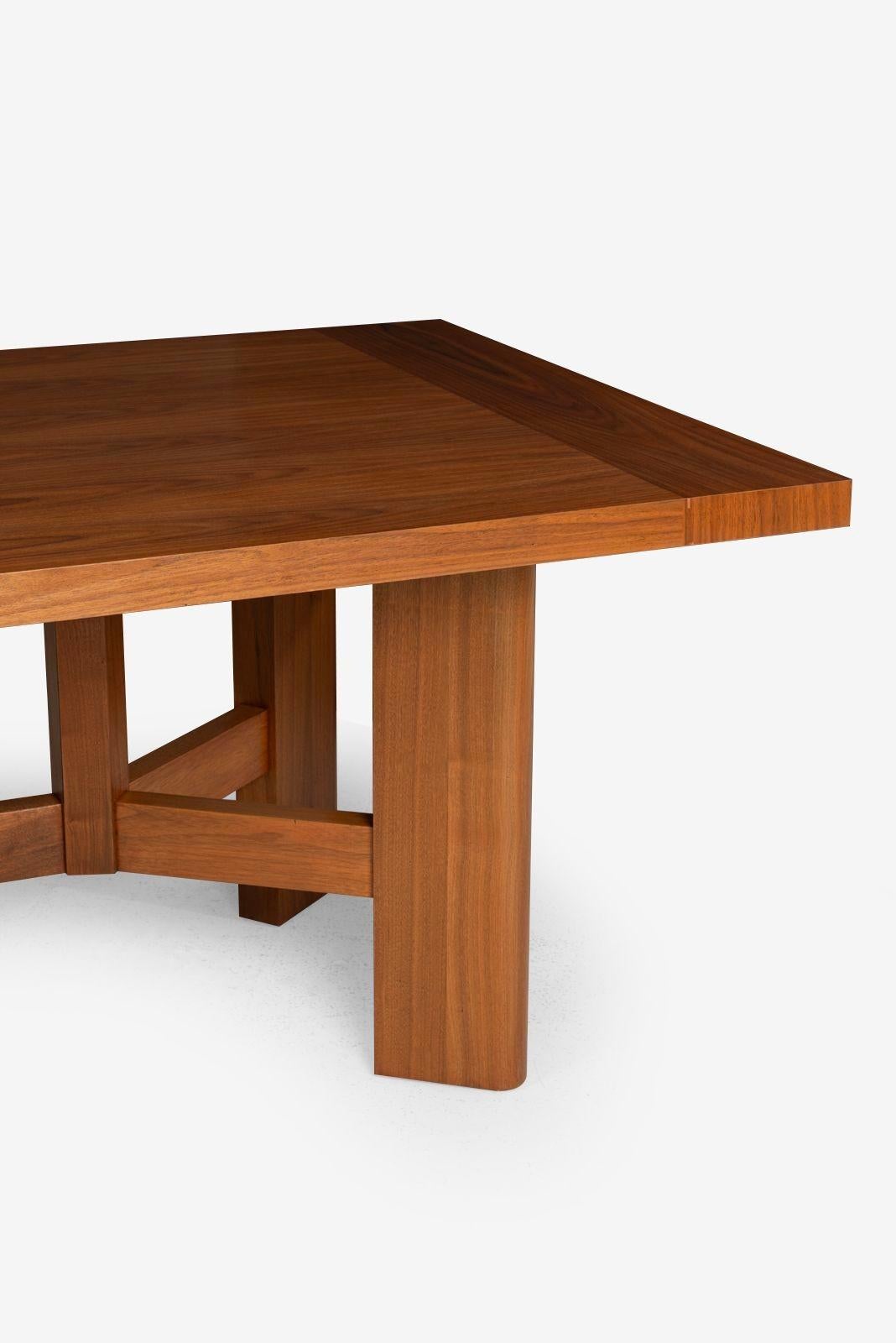 HOLLY HUNT Table de salle à manger en noyer 2010 c. Bon état - En vente à Chicago, IL