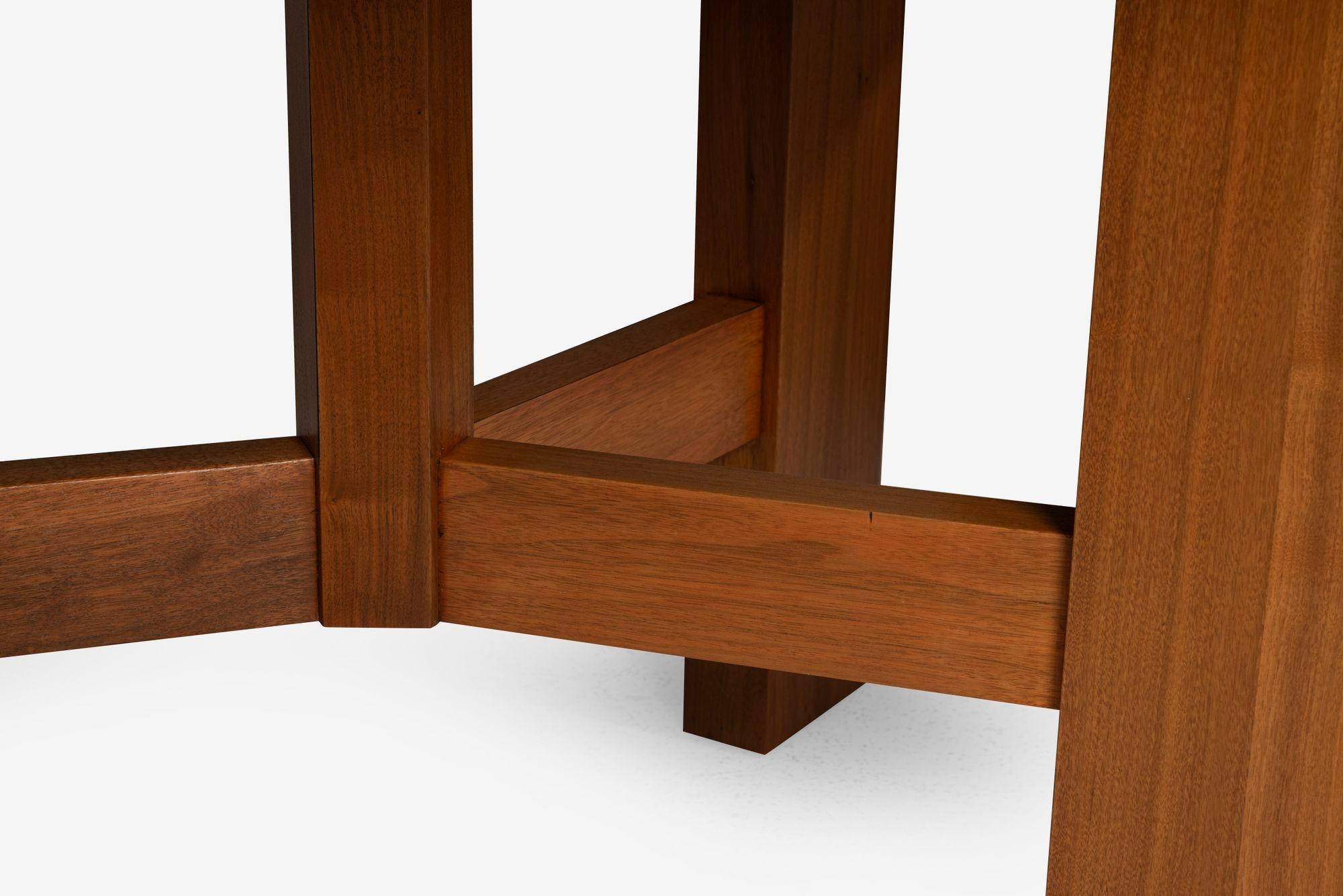 XXIe siècle et contemporain HOLLY HUNT Table de salle à manger en noyer 2010 c. en vente