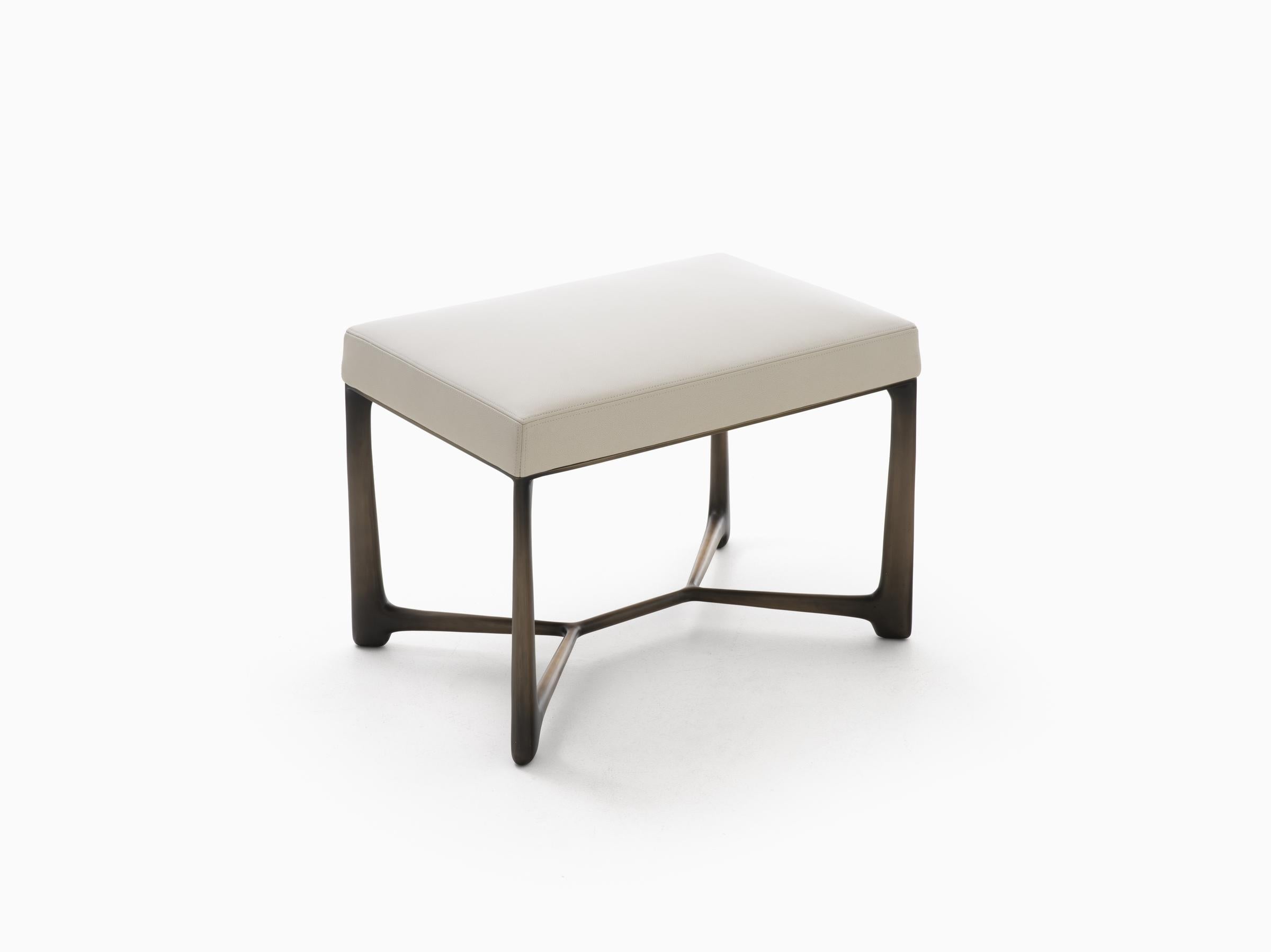 Holly Hunt XY size 2 bench in light bronze patina with beige leather seat

Additional Information:
Material: Cast bronze, upholstery
Frame: Monument light cast bronze
Frame finish: Patina
Seat finish: 6013/01 Jet Set Chamonix leather
Stitching