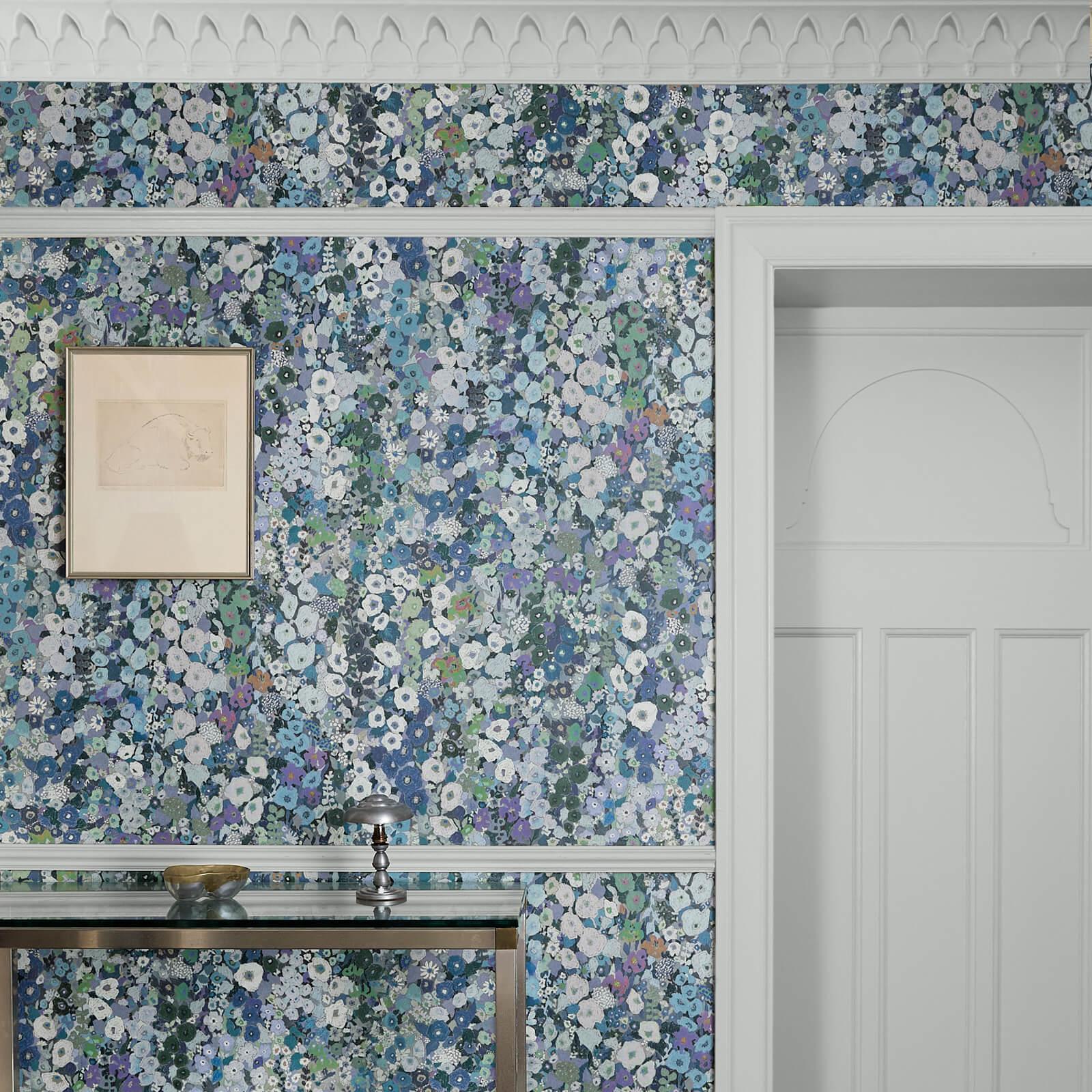 Suédois Papier peint Hollyhock - Dew en vente
