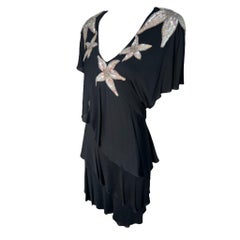 Holly Harp Vestido de tirantes de punto de rayón negro con lentejuelas, años 70