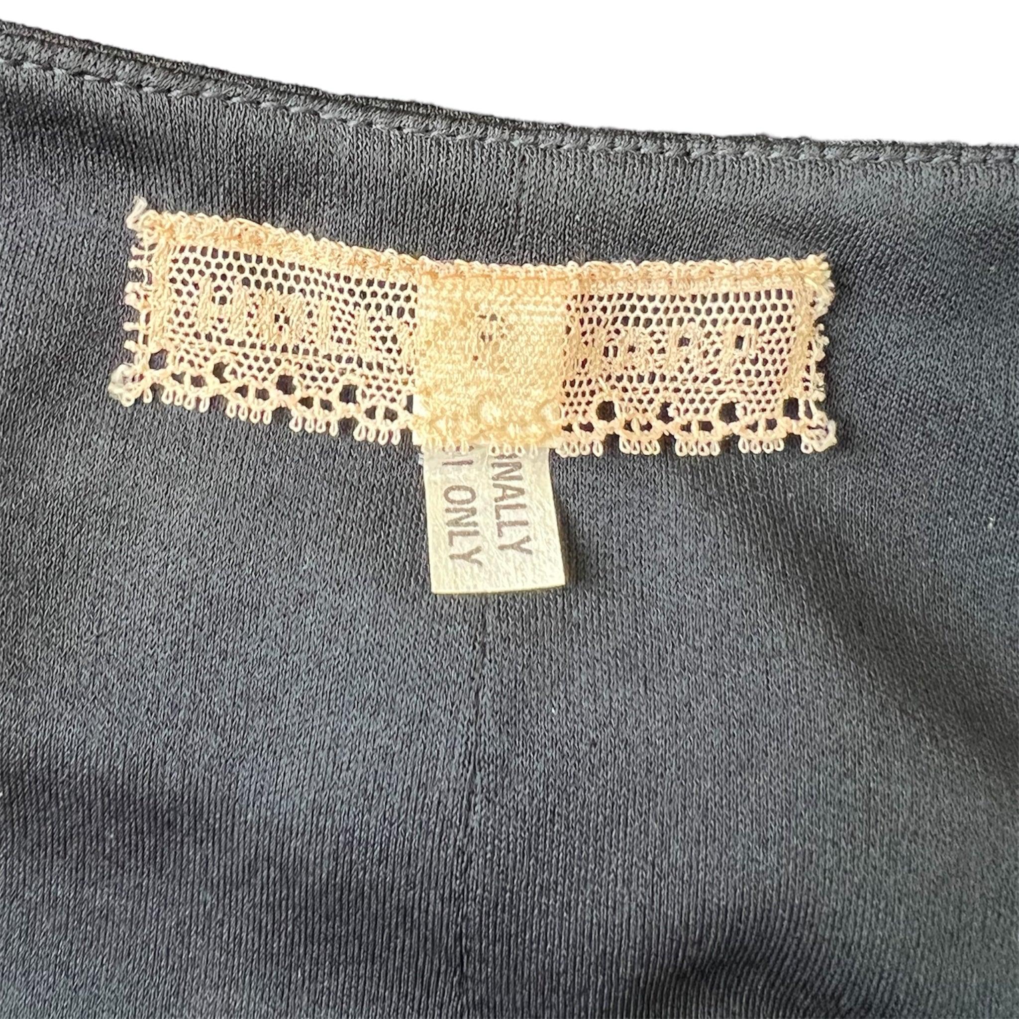 Holly Harp Robe à volants en jersey de rayonne noir avec paillettes, années 1970 Excellent état - En vente à Los Angeles, CA