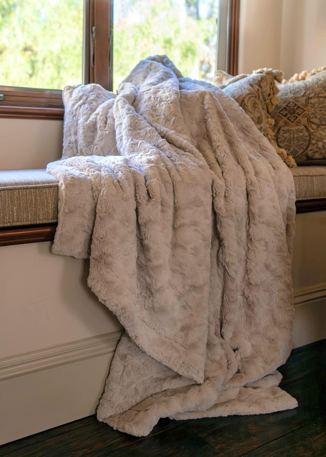 Americano Coperta per tutte le stagioni Hollywood Affair in beige di Sea to Me in vendita
