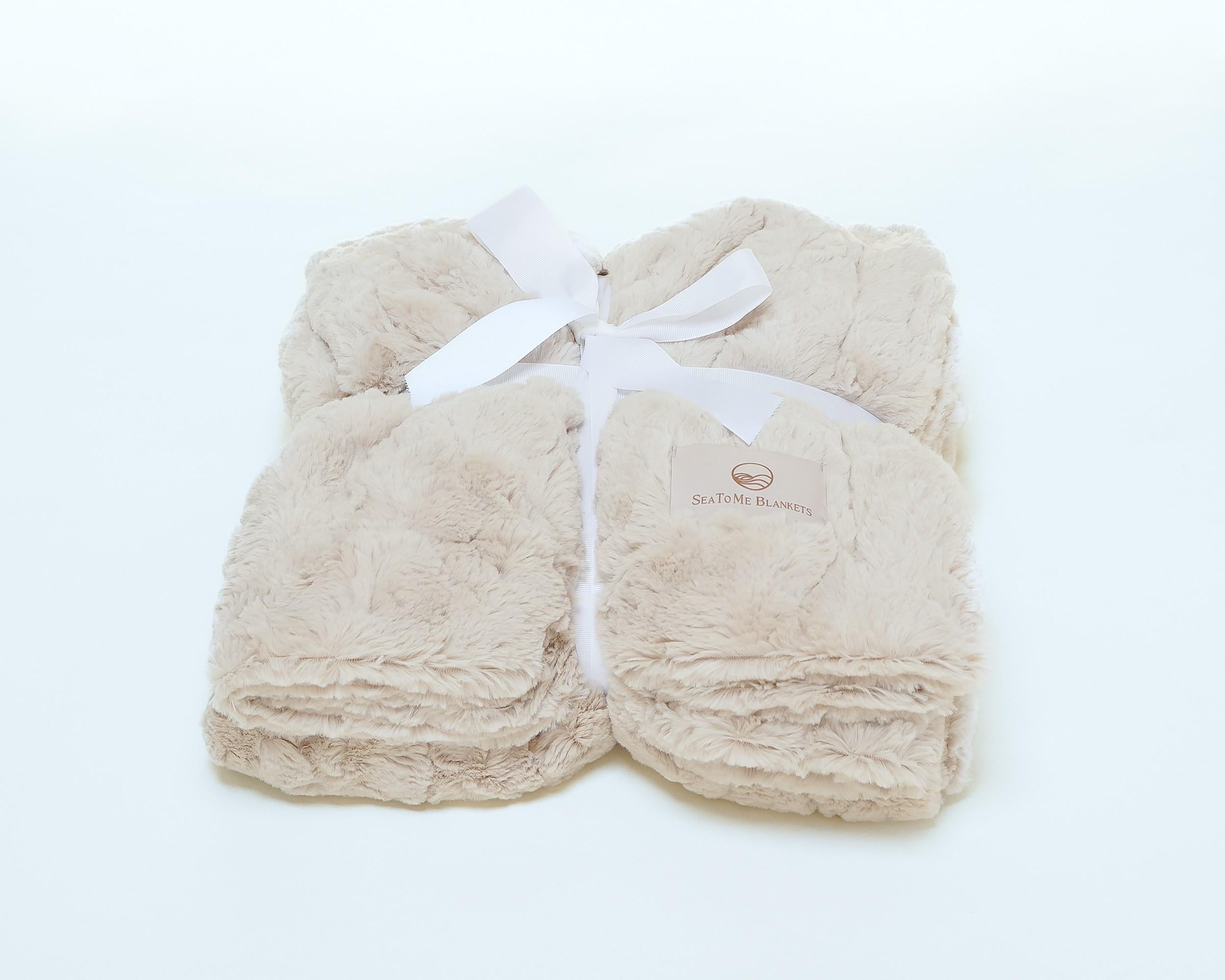 Fatto a mano Coperta per tutte le stagioni Hollywood Affair in beige di Sea to Me in vendita