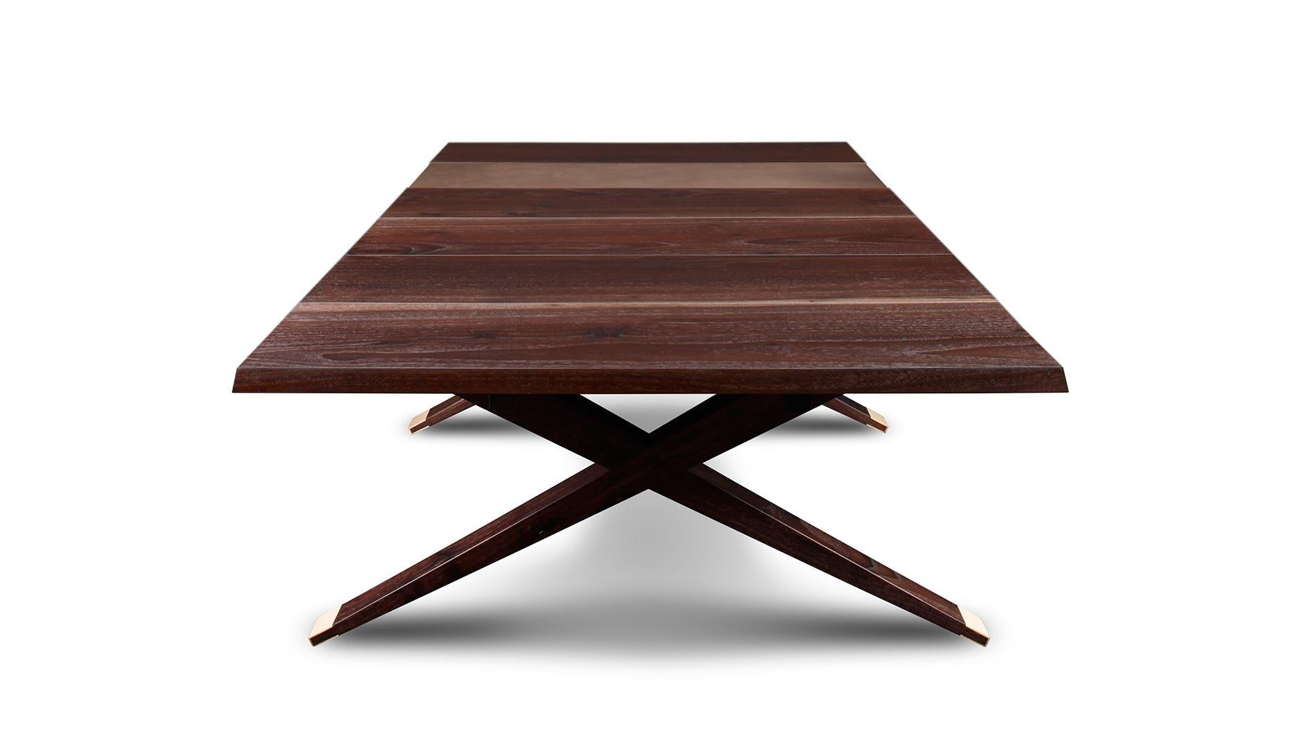 Questo Studio Roeper Classic è caratterizzato da linee nitide, angoli scelti con cura e proporzioni delicate. Lo stile caratteristico dello Studio Roeper, che fonde legno e metallo, si manifesta con grazia in questo design ispirato al Mid-Century