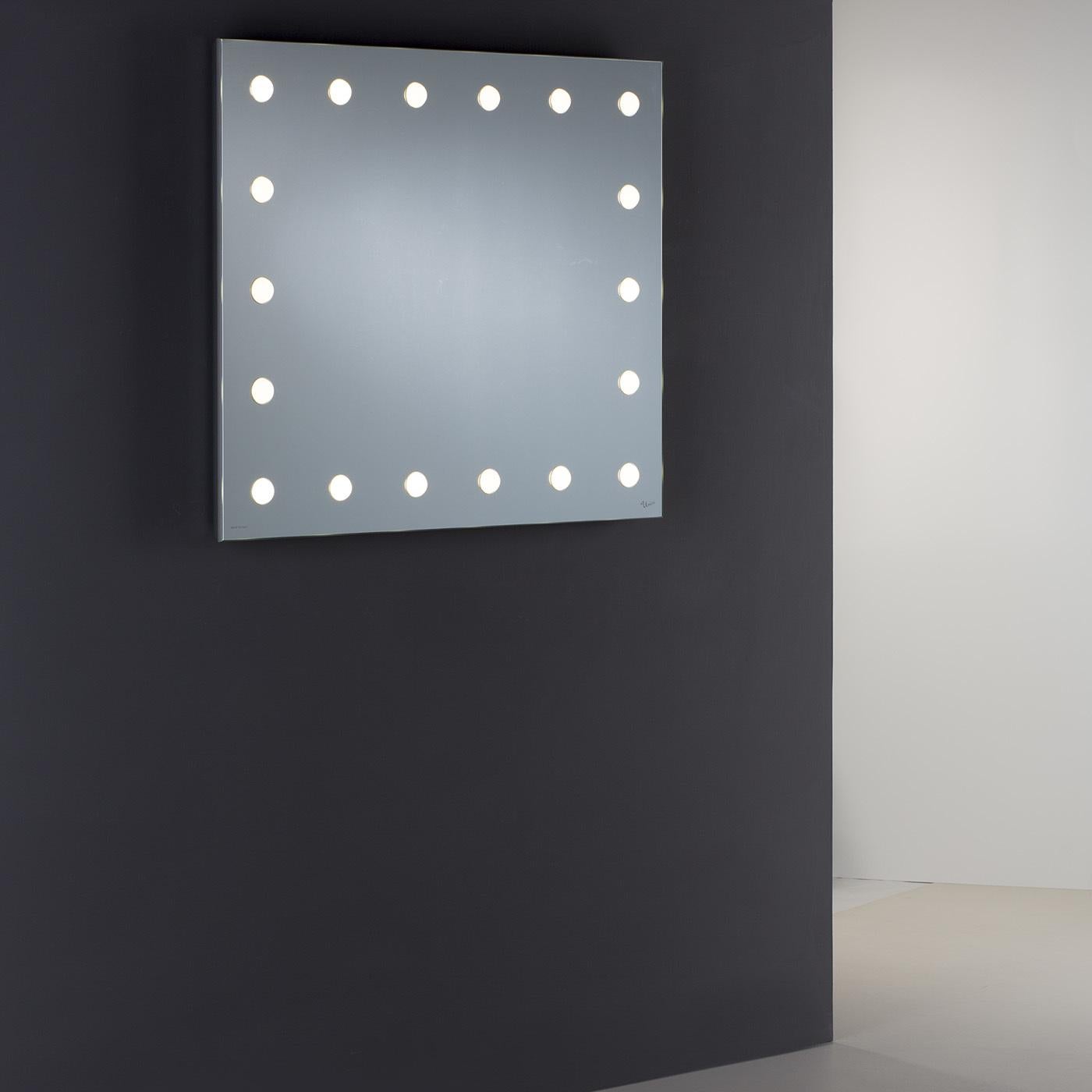 Iconic in its design reminiscent of Hollywood glamour, this backstage-style mirror is the ultimate statement-making piece for every fashionista. Combining brightness and simple elegance, the silver anodized aluminum frame features 18 opaline lenses