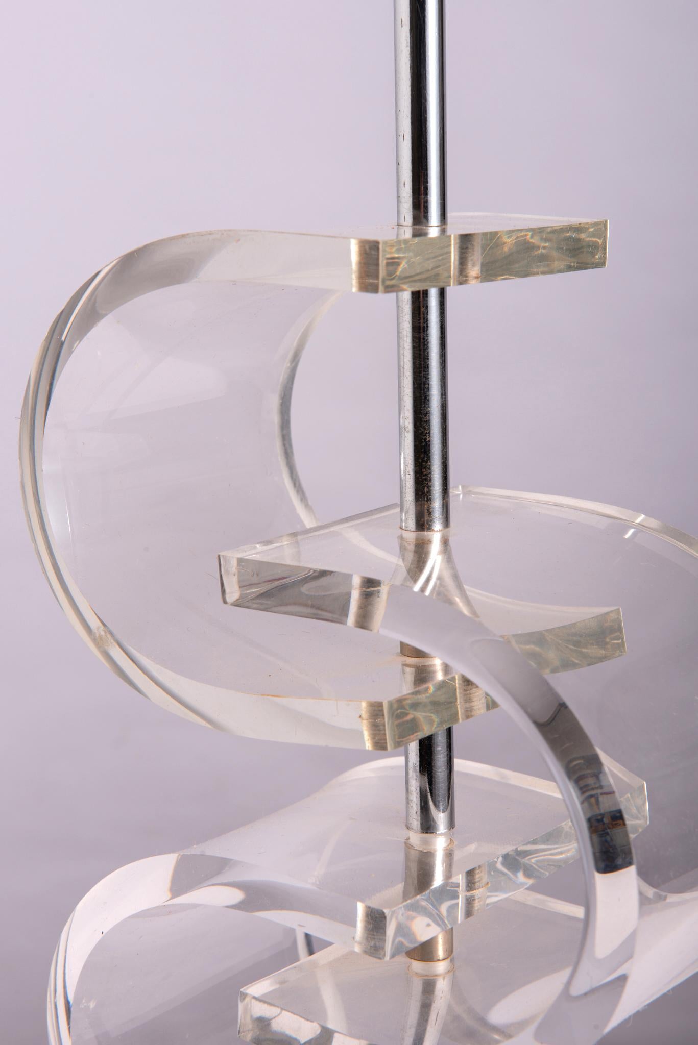Machine-Made Hollywood Lucite or Perspex Table Lamp For Sale