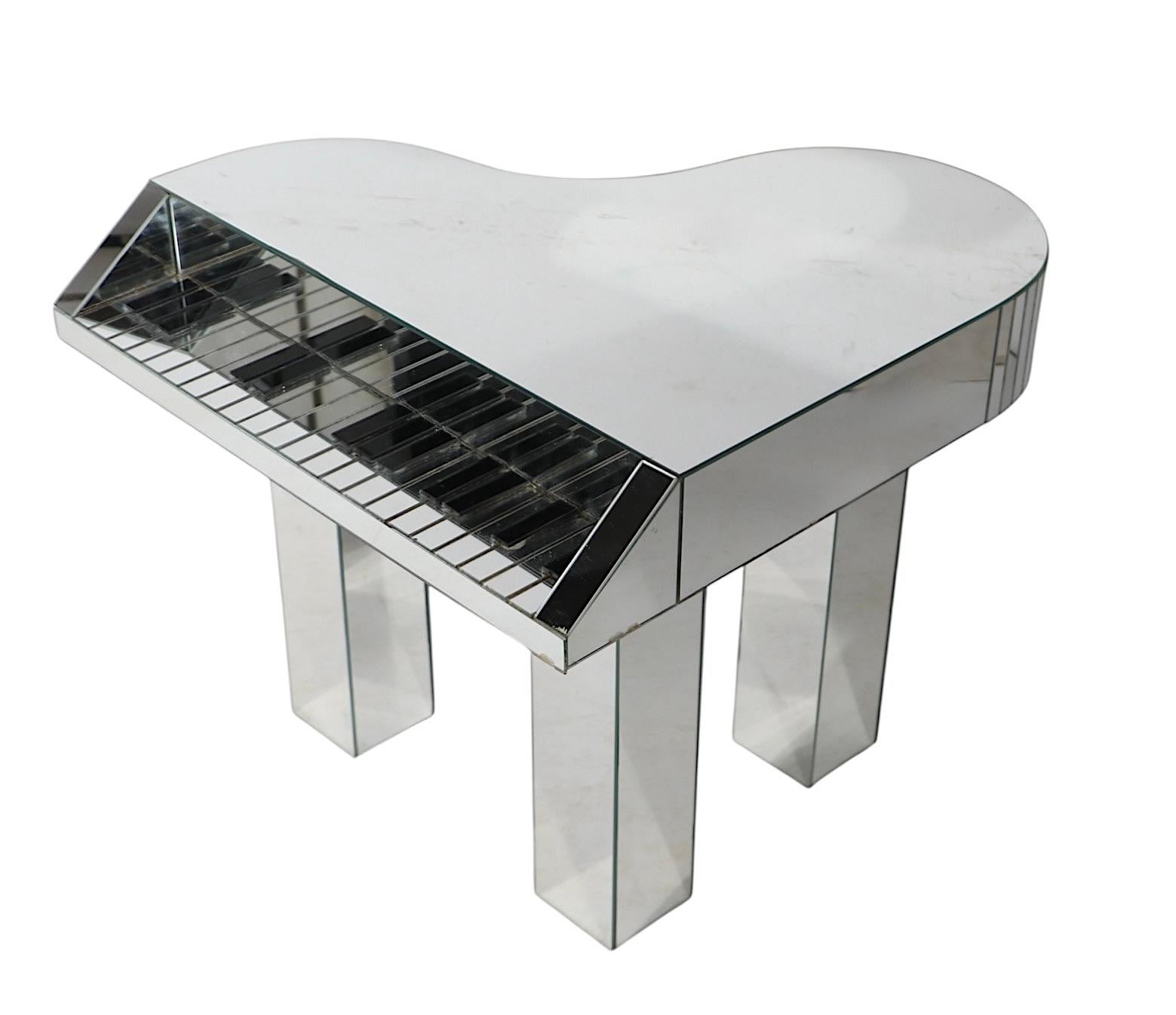 Hollywood Recency Liberace Stil verspiegelte Grand Piano Form Couchtisch c 1970's (Spiegel) im Angebot